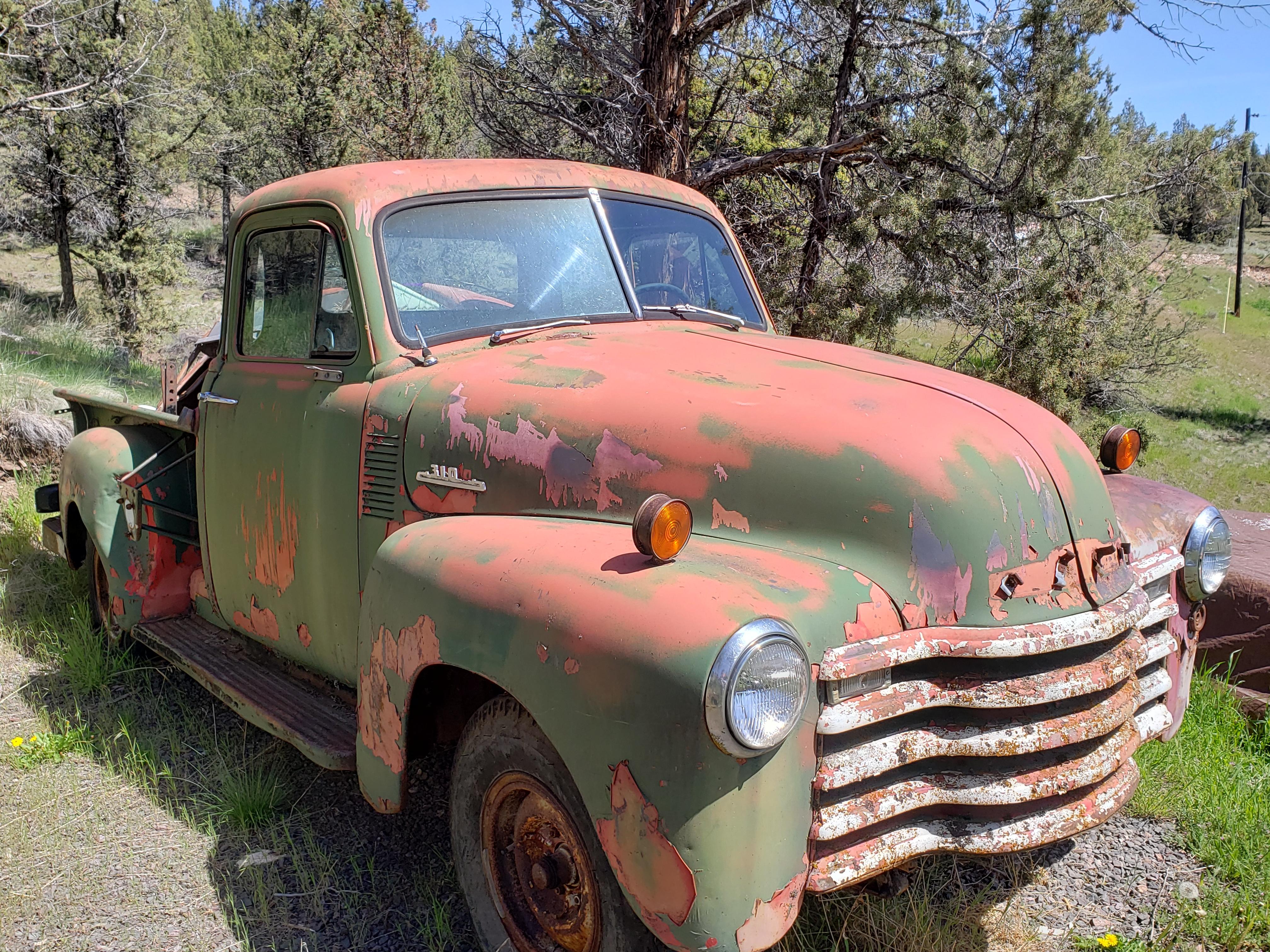 Abandoned Chevrolet 3100 in Prineville, Oregon [OC] r/AbandonedPorn