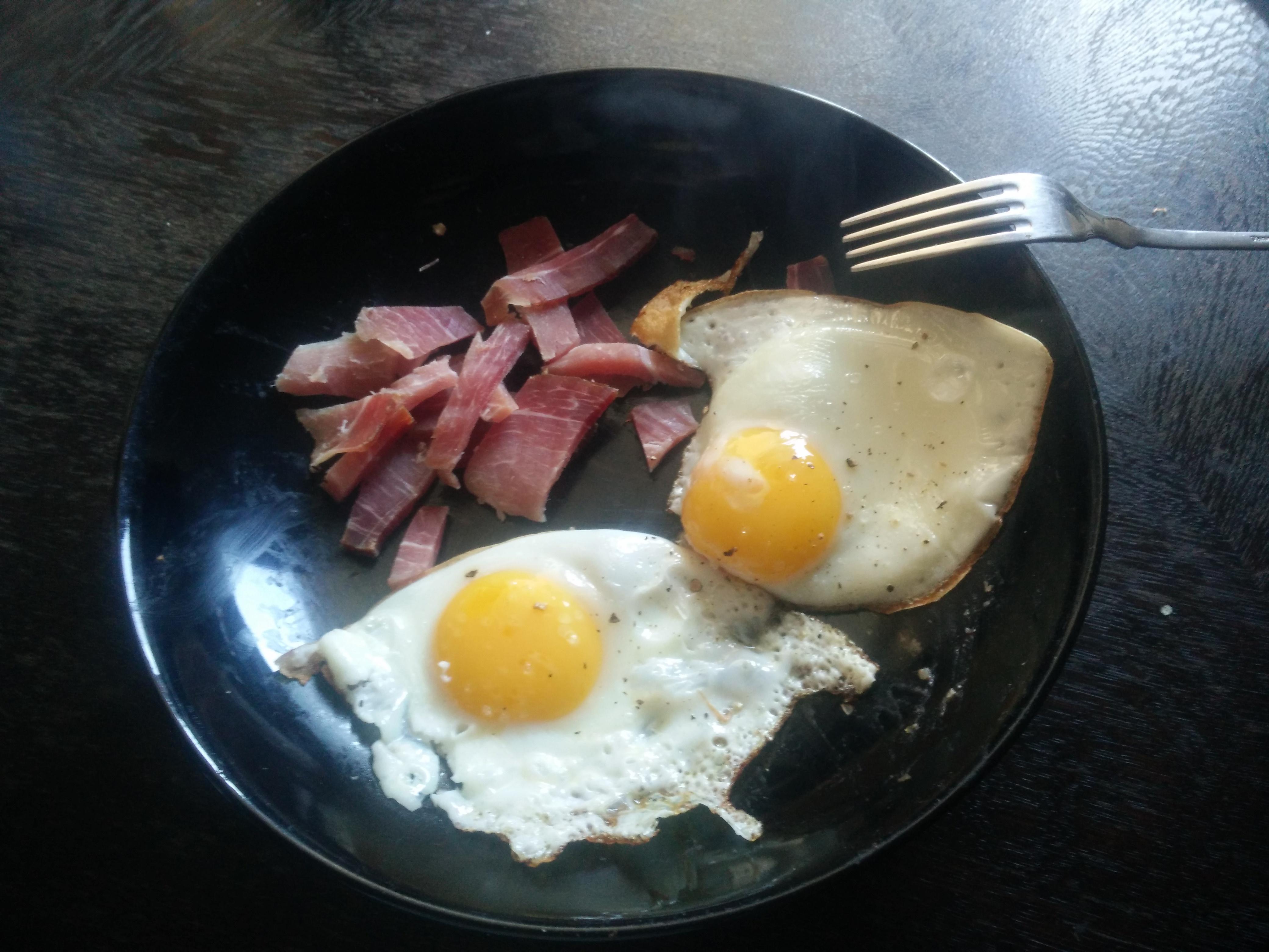 Breaking a 20hr fast at noon with the best looking eggs I ever made
