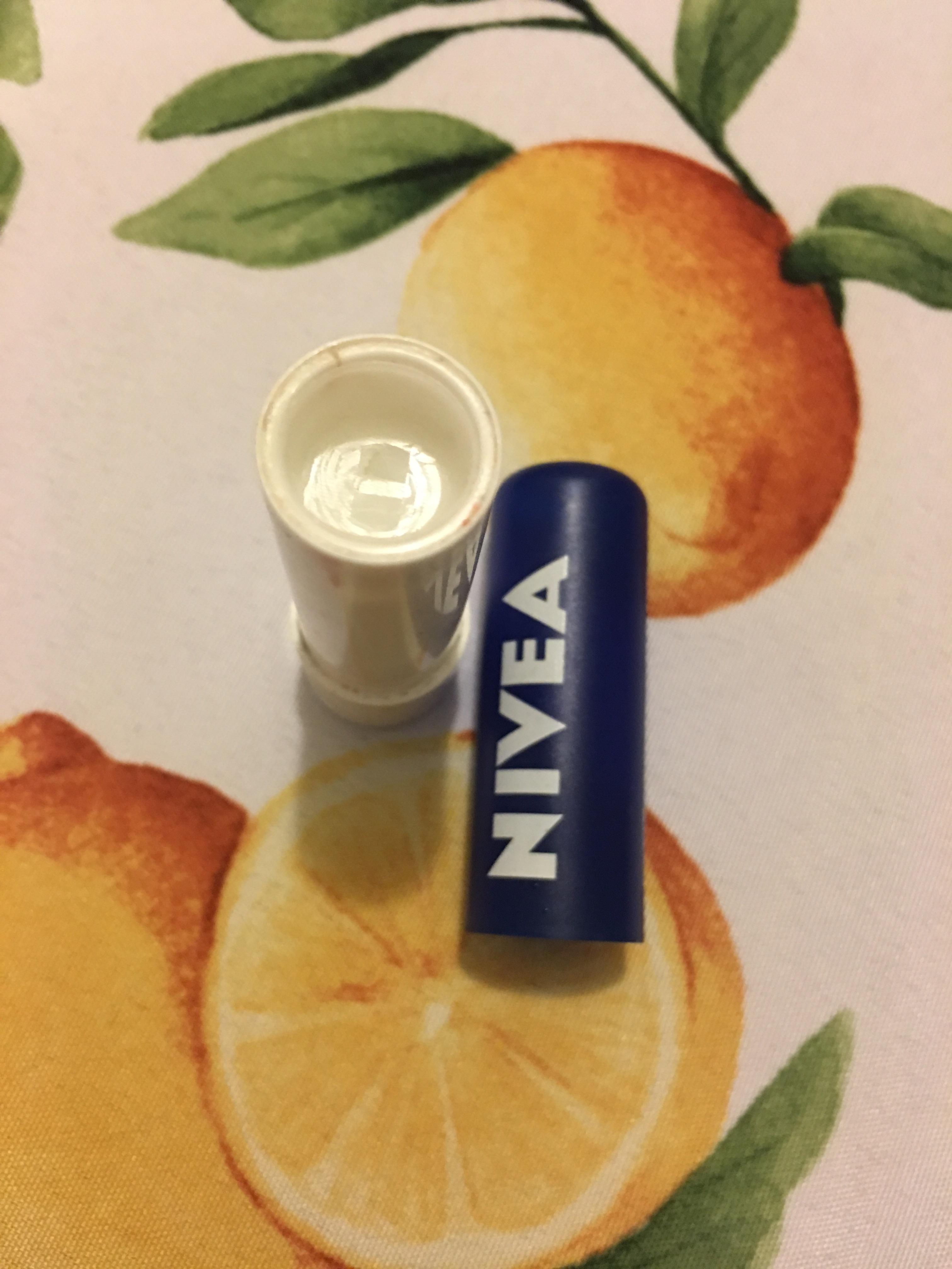The lip balm that just wouldn’t quit r/PanPorn