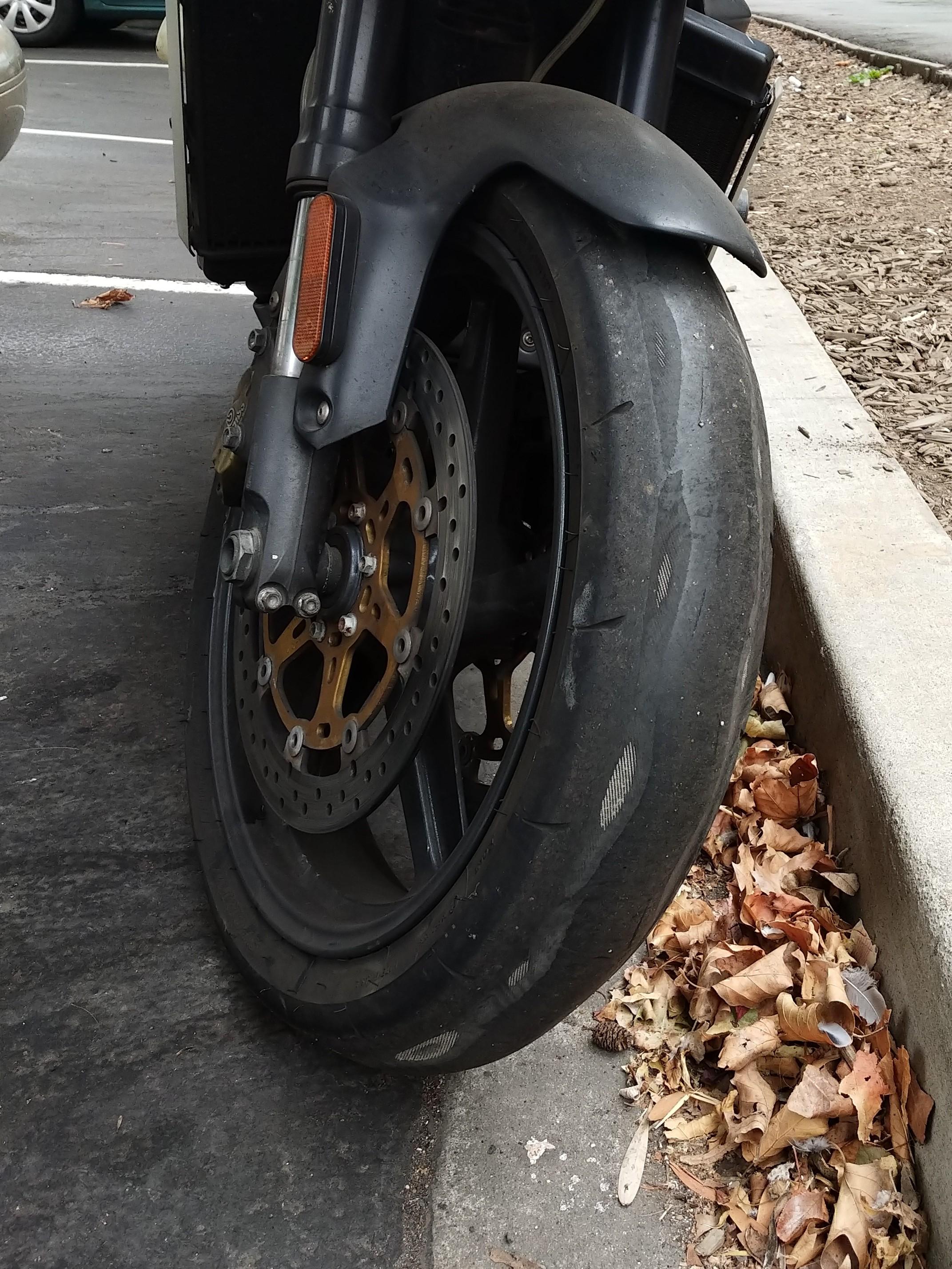 I've seen some bad rear tires but.. front? r/motorcycles