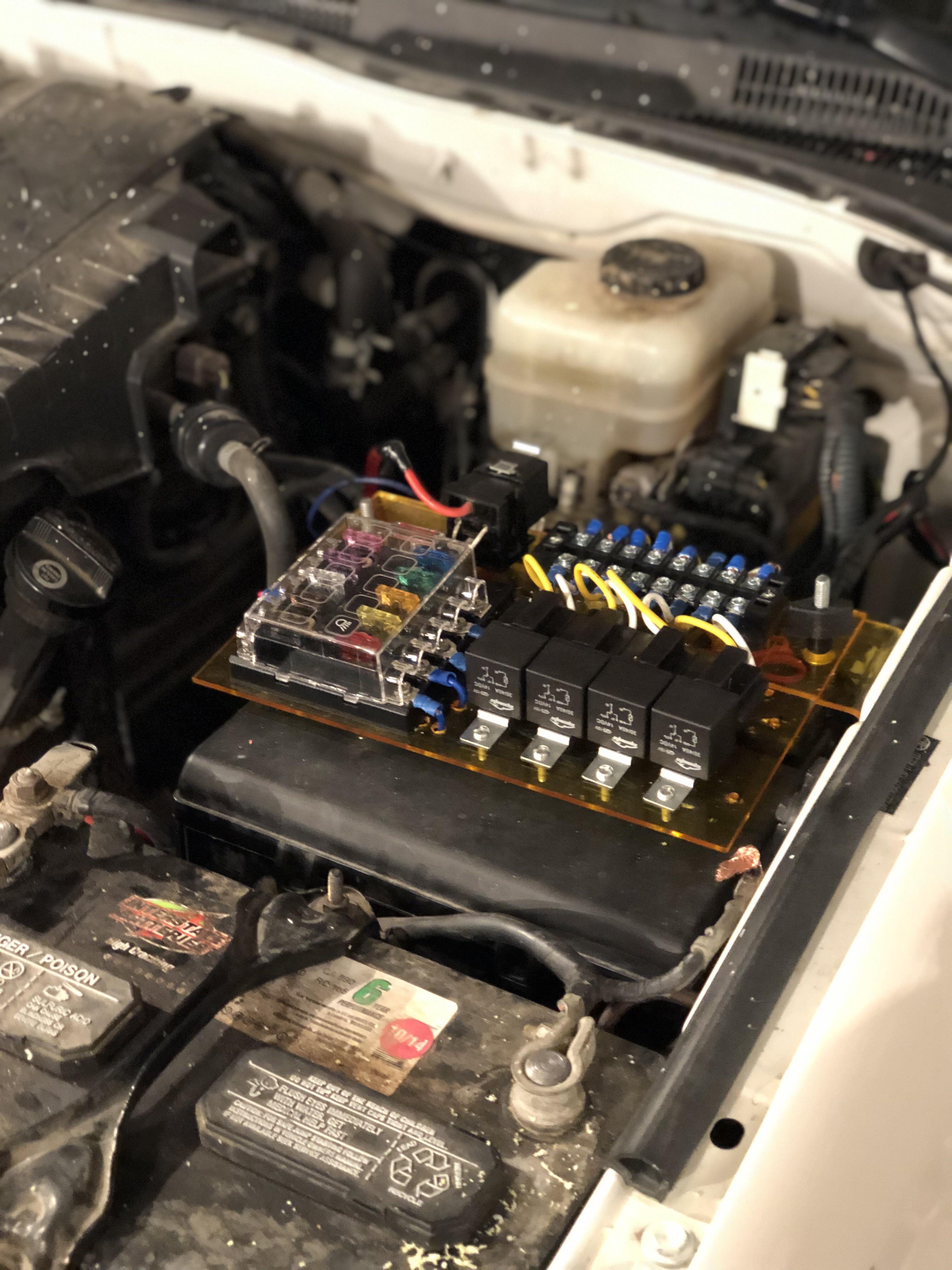 Finally got around to installed a aux fuse box in my 4runner. r/4Runner