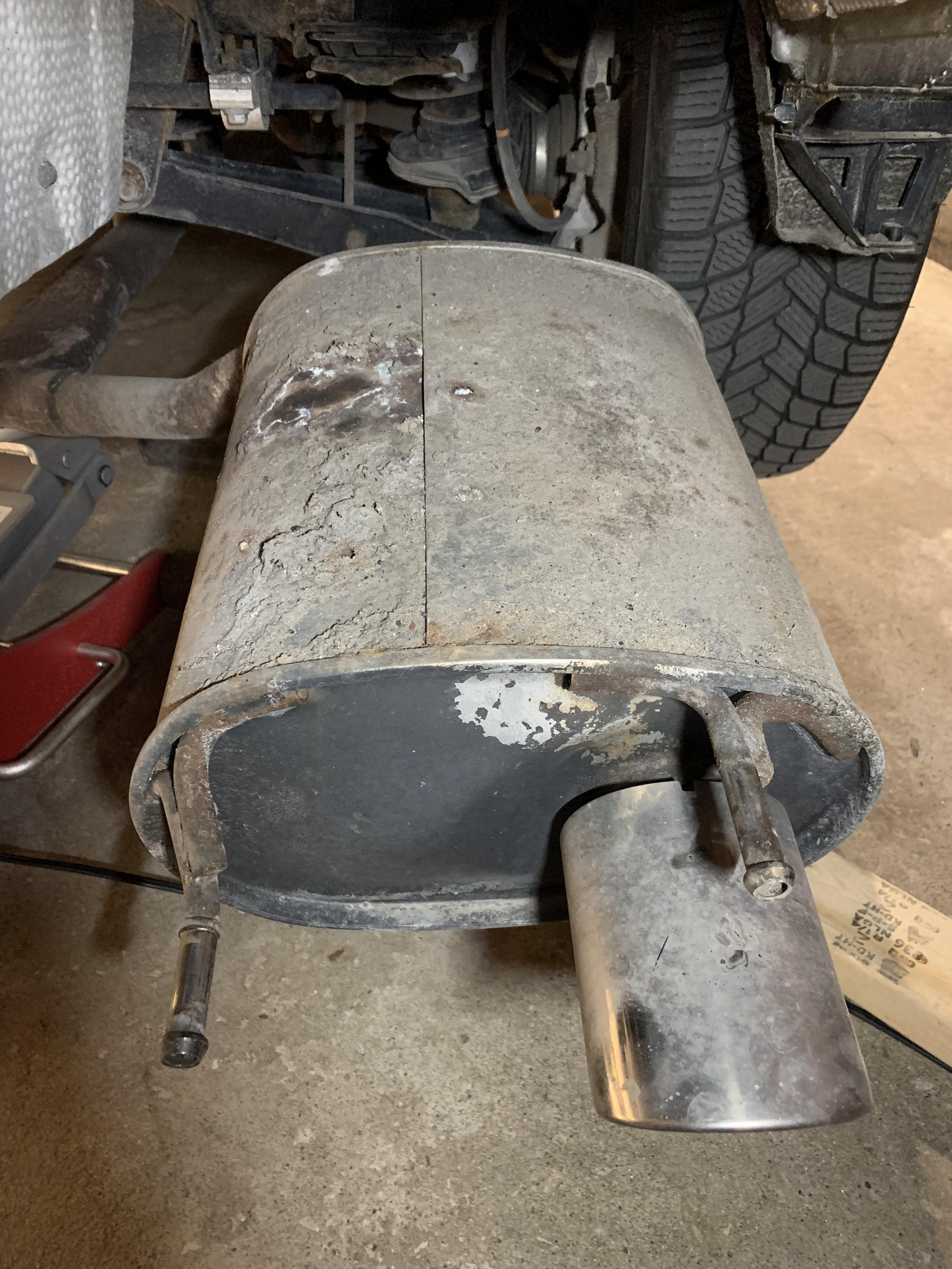 Top of muffler exhaust leak. Fixable by shop or new muffler needed? : r