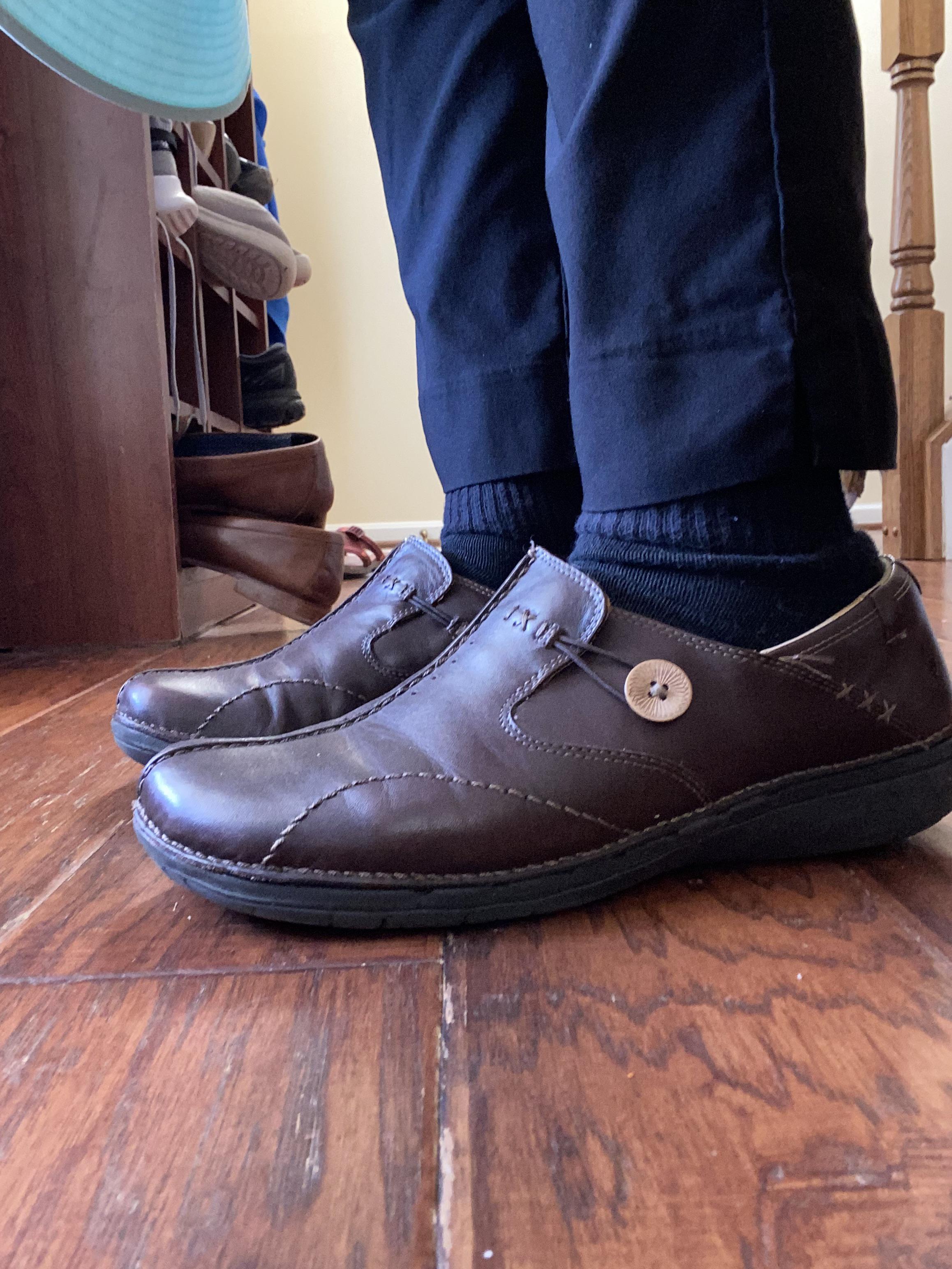 Is it okay to wear brown shoes w black slacks? r/fashionadvice