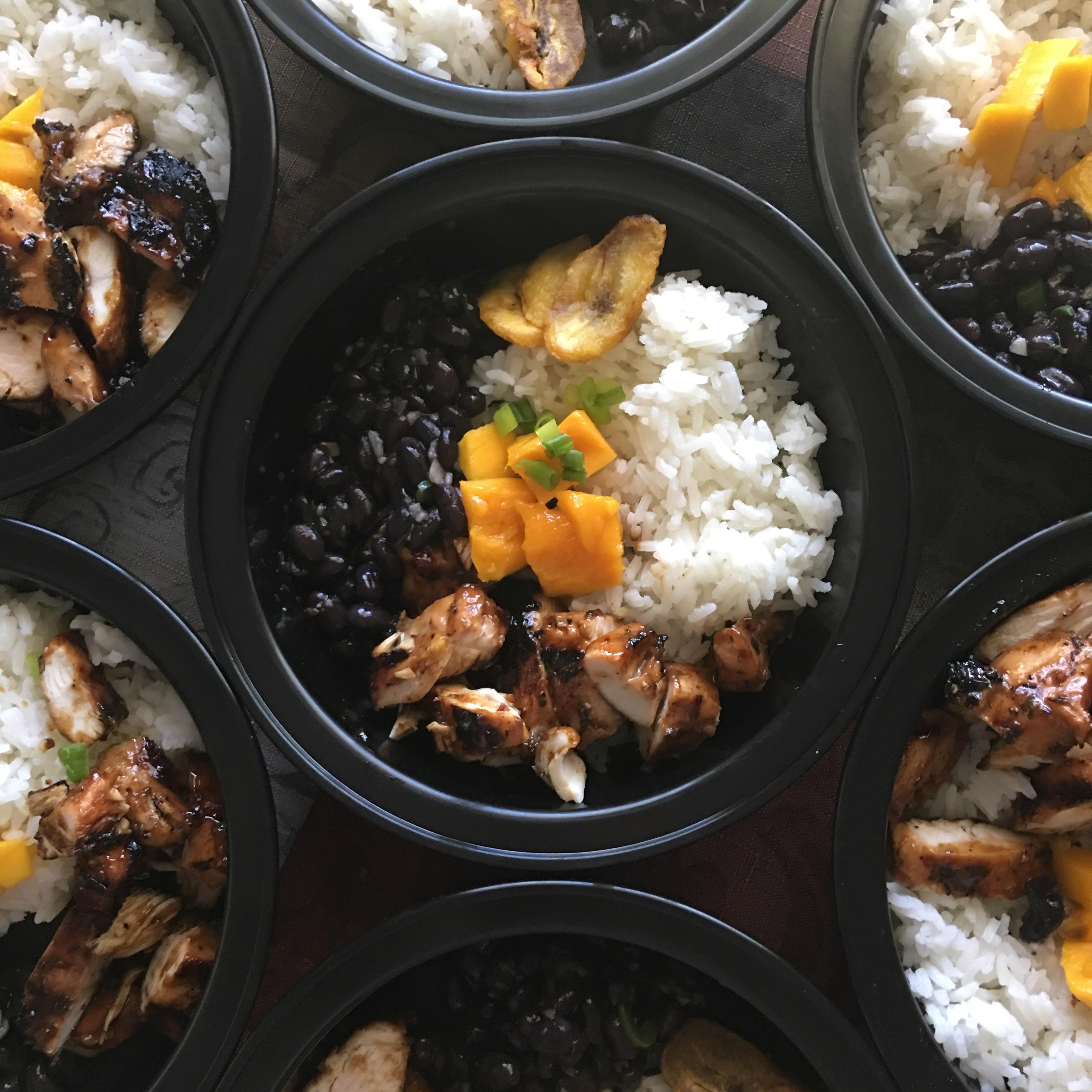 Jerk chicken, with black beans and mango. r/MealPrepSunday