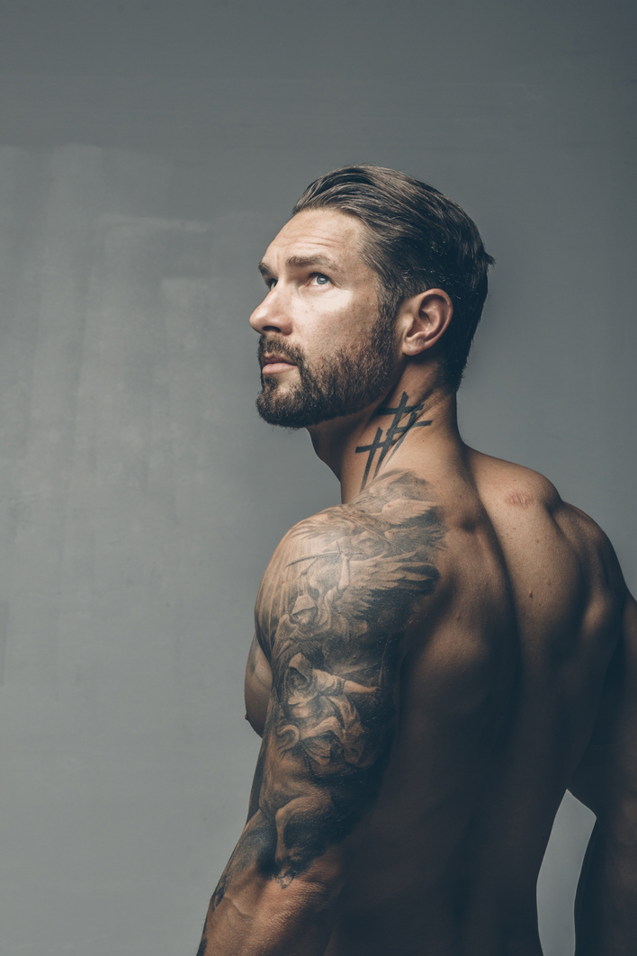 This guy has the same neck tattoo as Enzo. Gomorrah