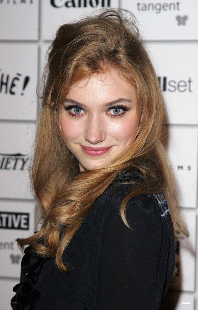 Black Outfit + Eye Shadow r/ImogenPoots
