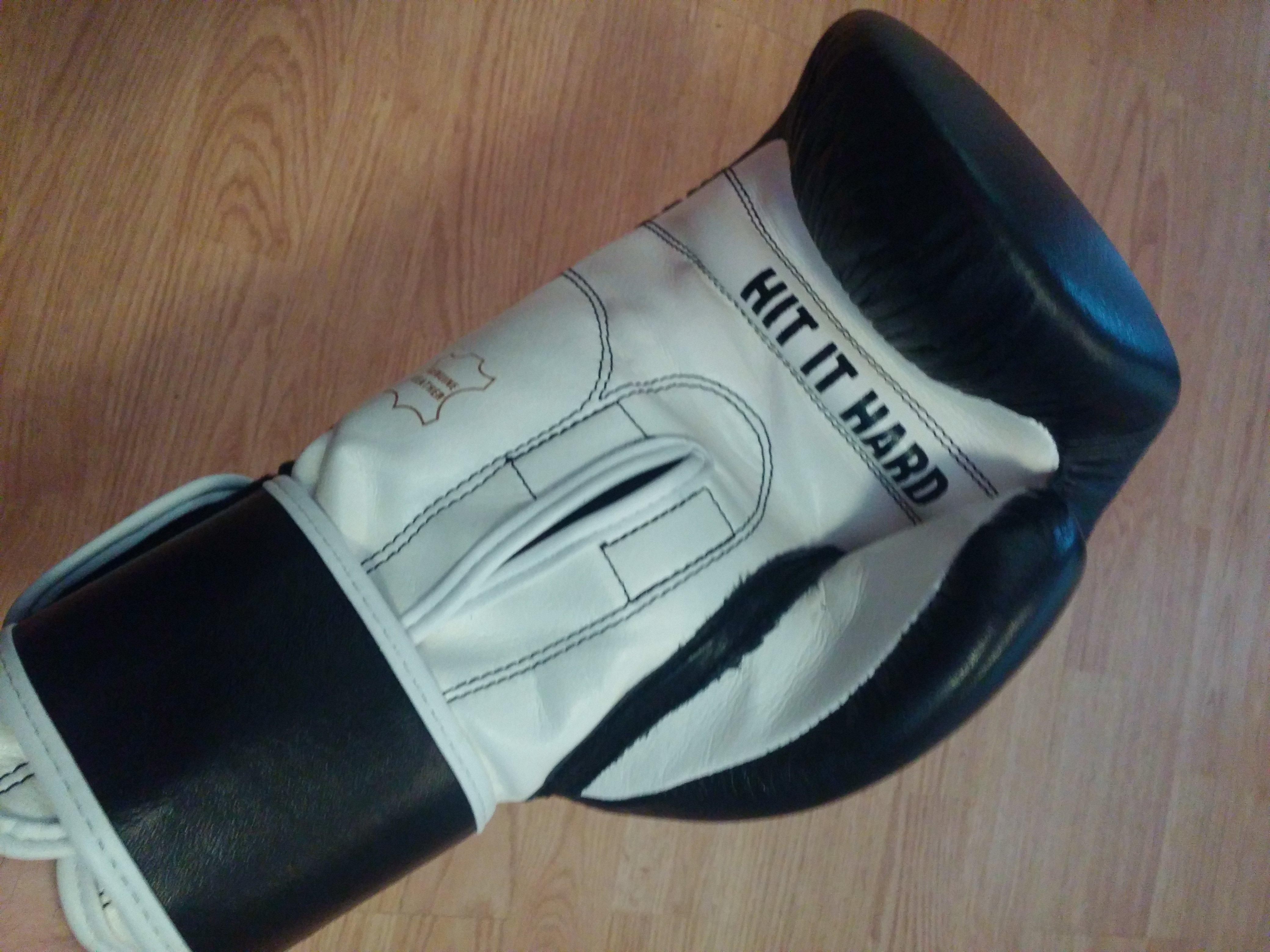 My boxing gloves came with a handy cheat sheet printed on them. r