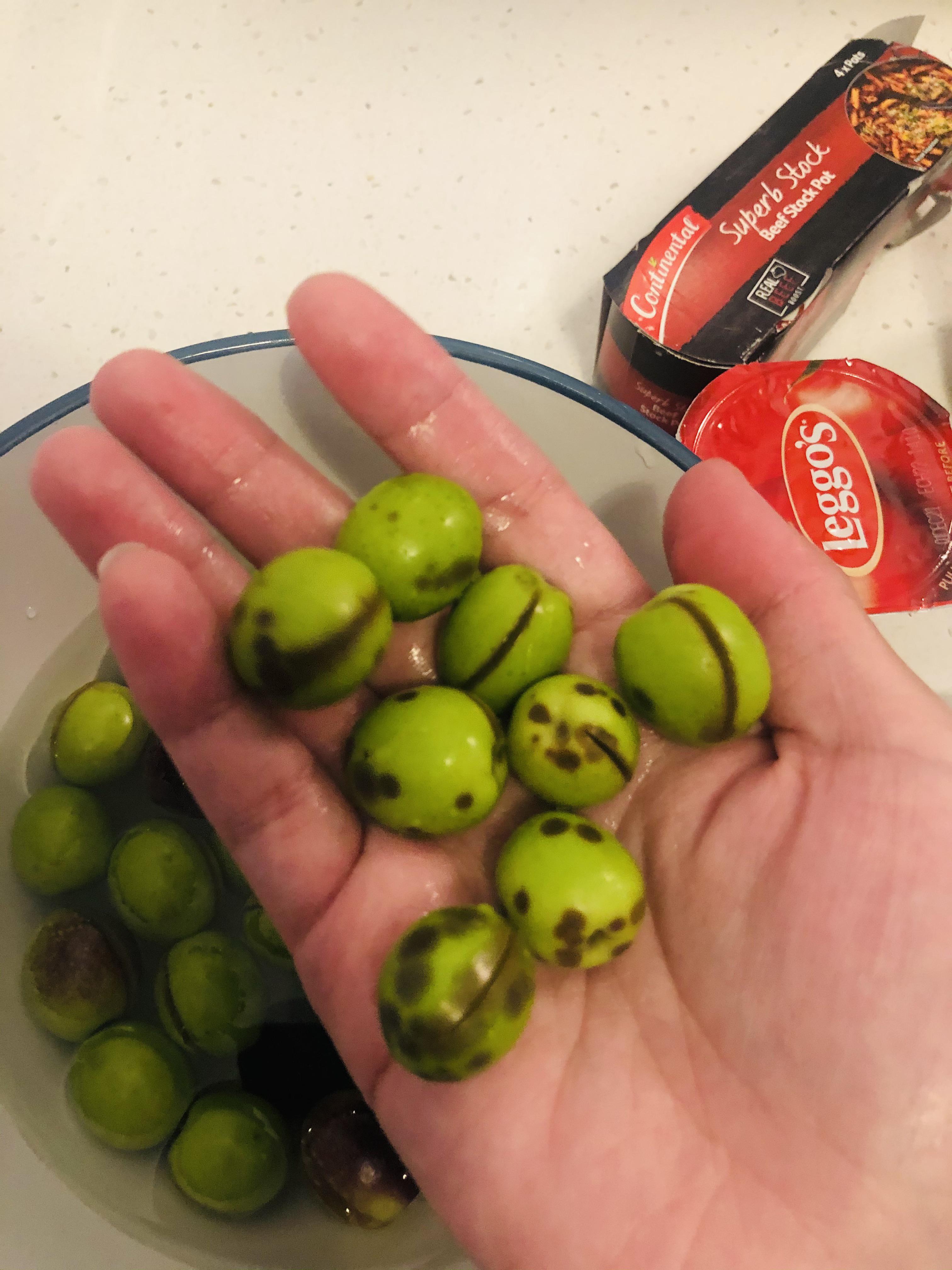 Going to brine olive, Soak in cold water Day 1,why does it look mould???? r/Olives