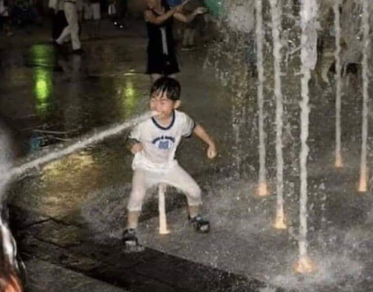 Water gun. r/meme