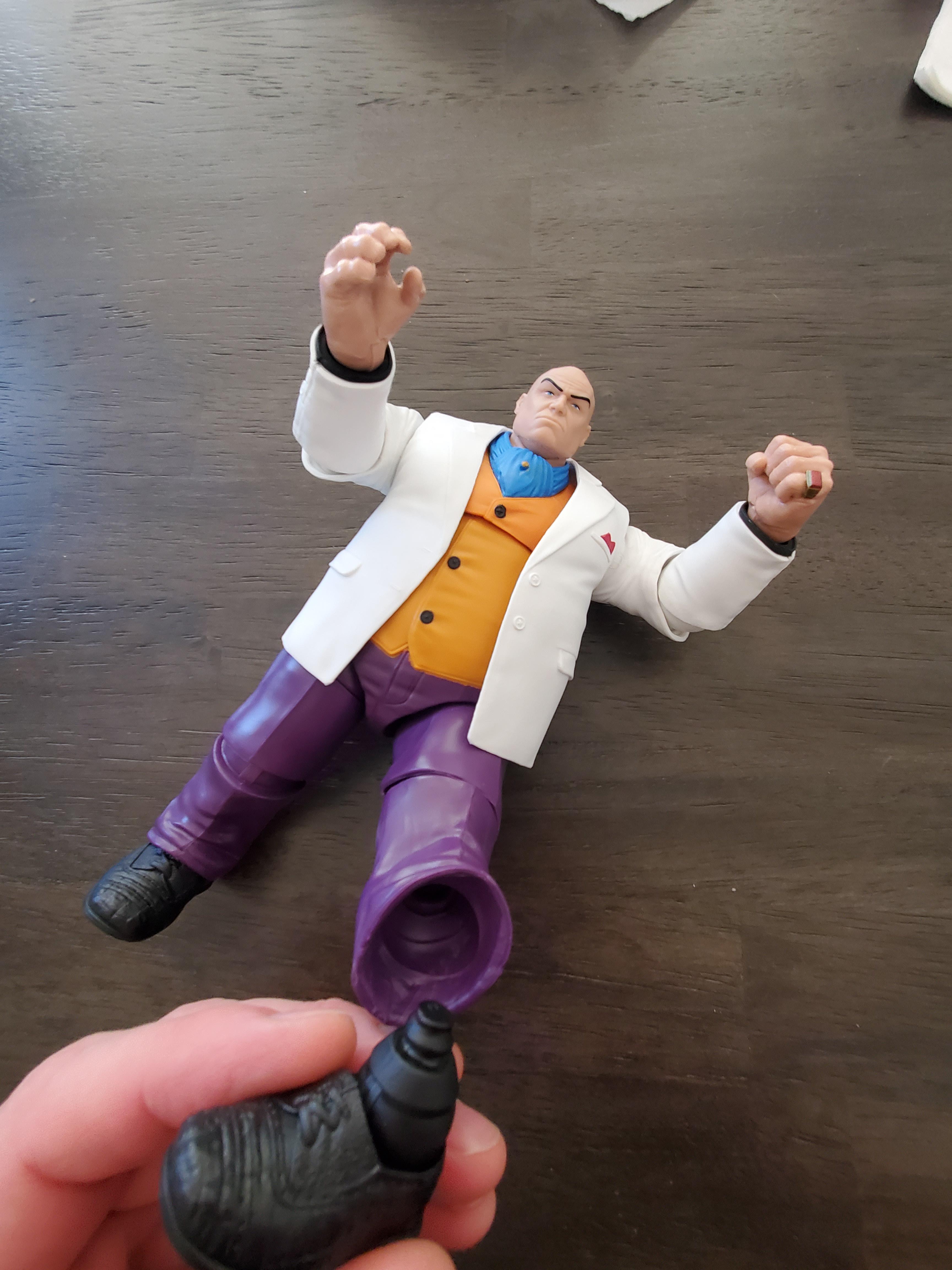 Kingpin's foot keeps falling out. r/MarvelLegends