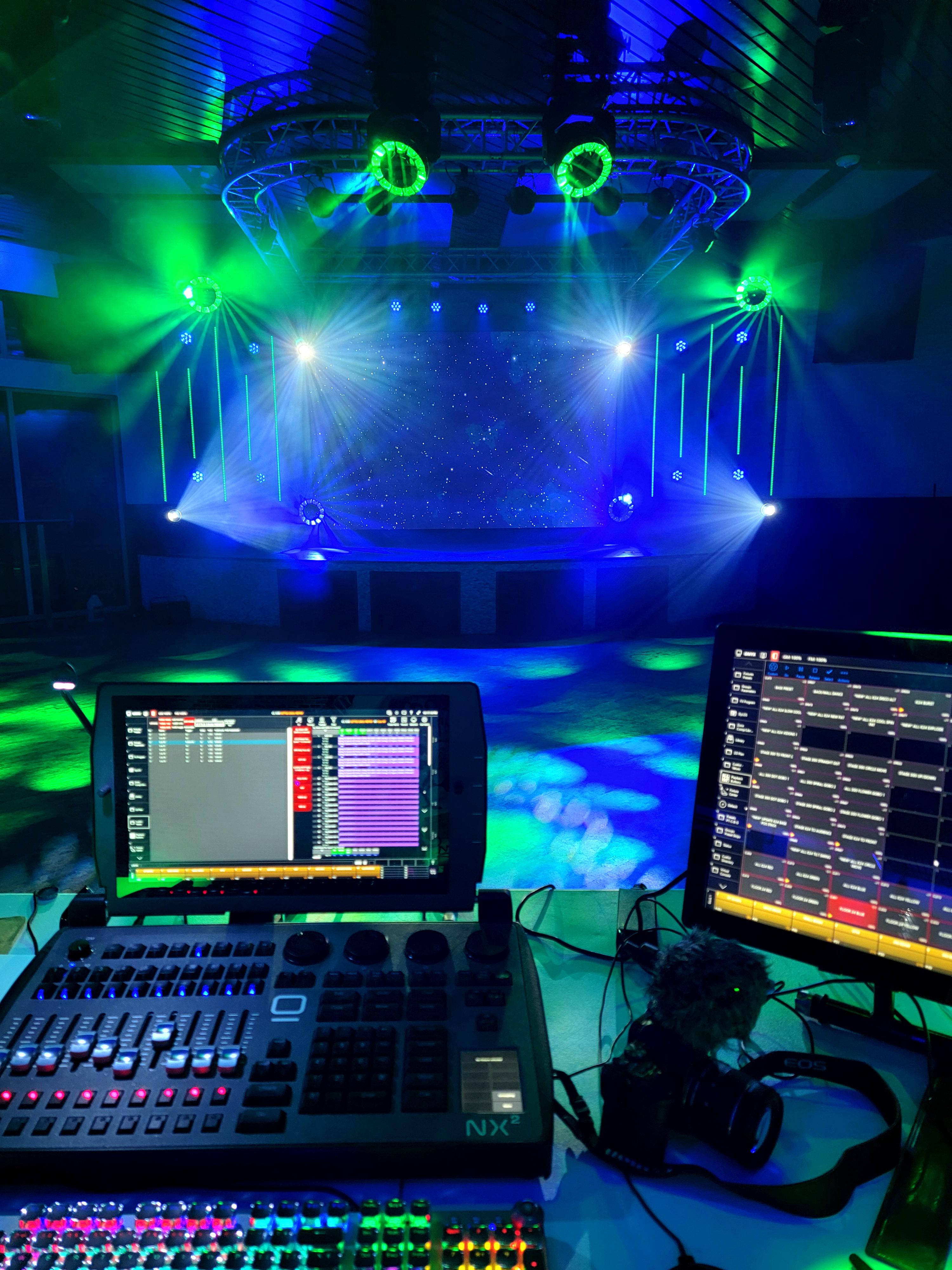 Programming my updated stage setup (Artfox Screen, 16 Chauvet Epix Tour