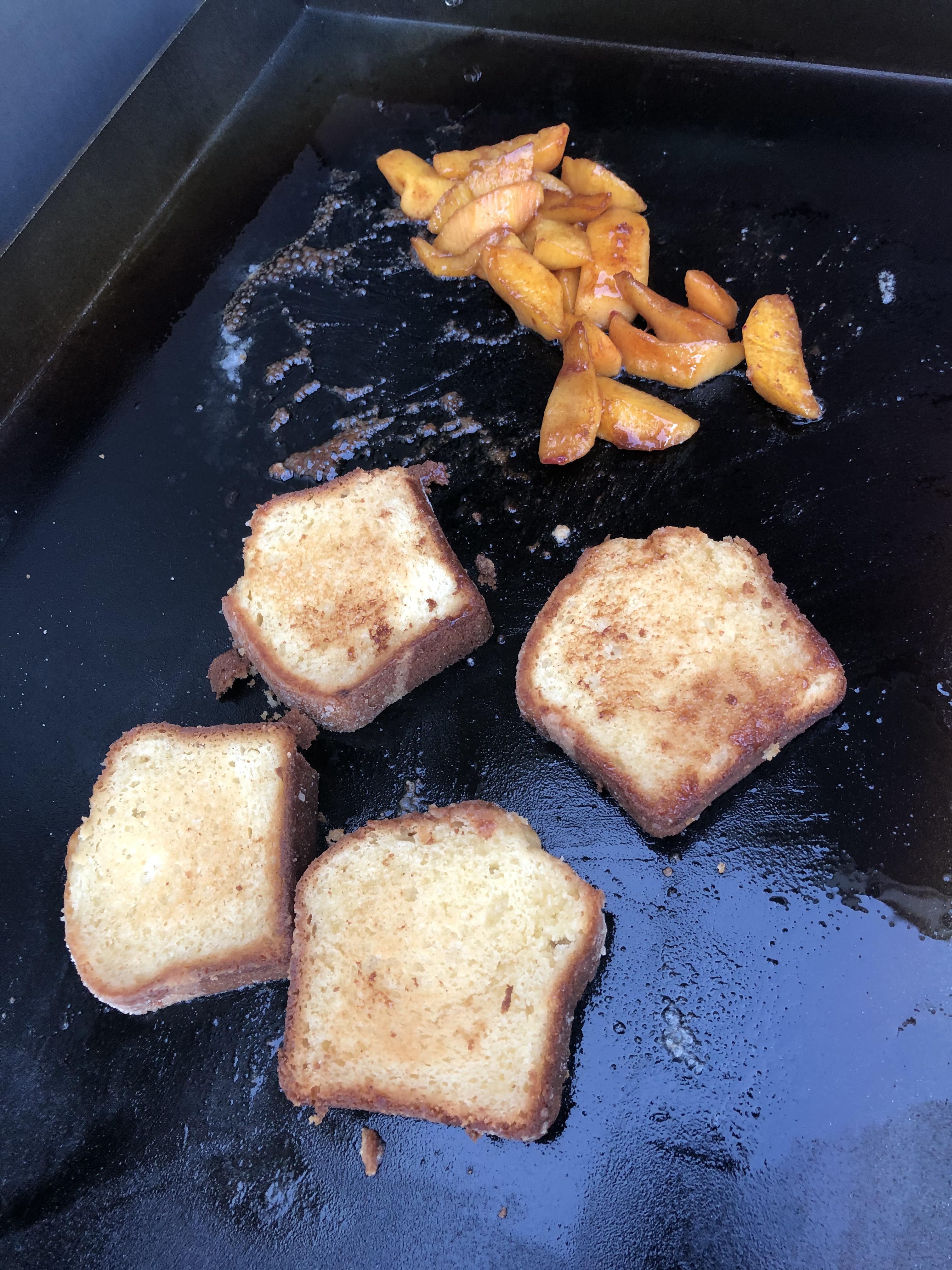 Dessert was amazing on the Blackstone Griddle this evening! r/grilling