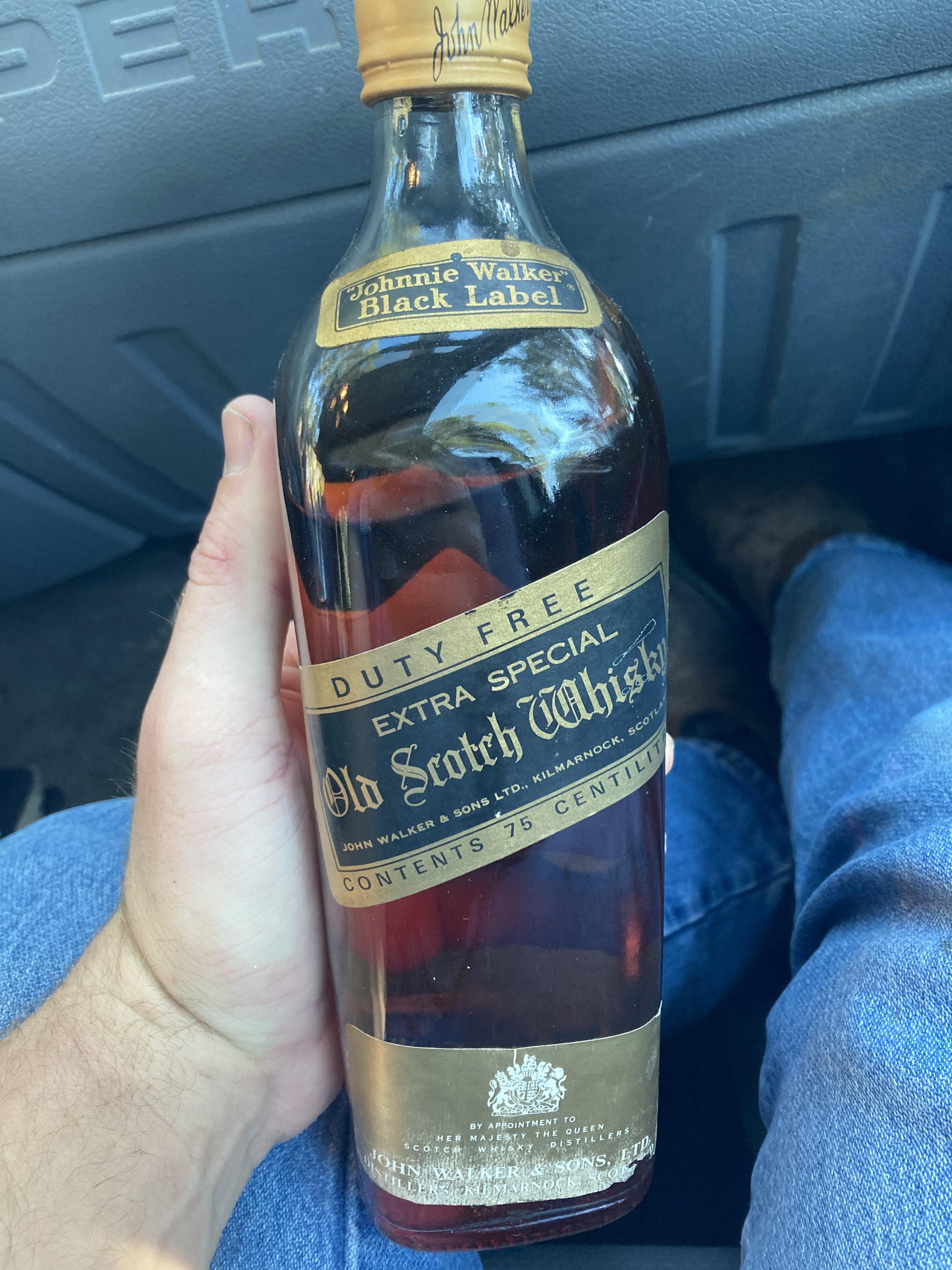 Need help! How old is this black label? r/Whiskyporn