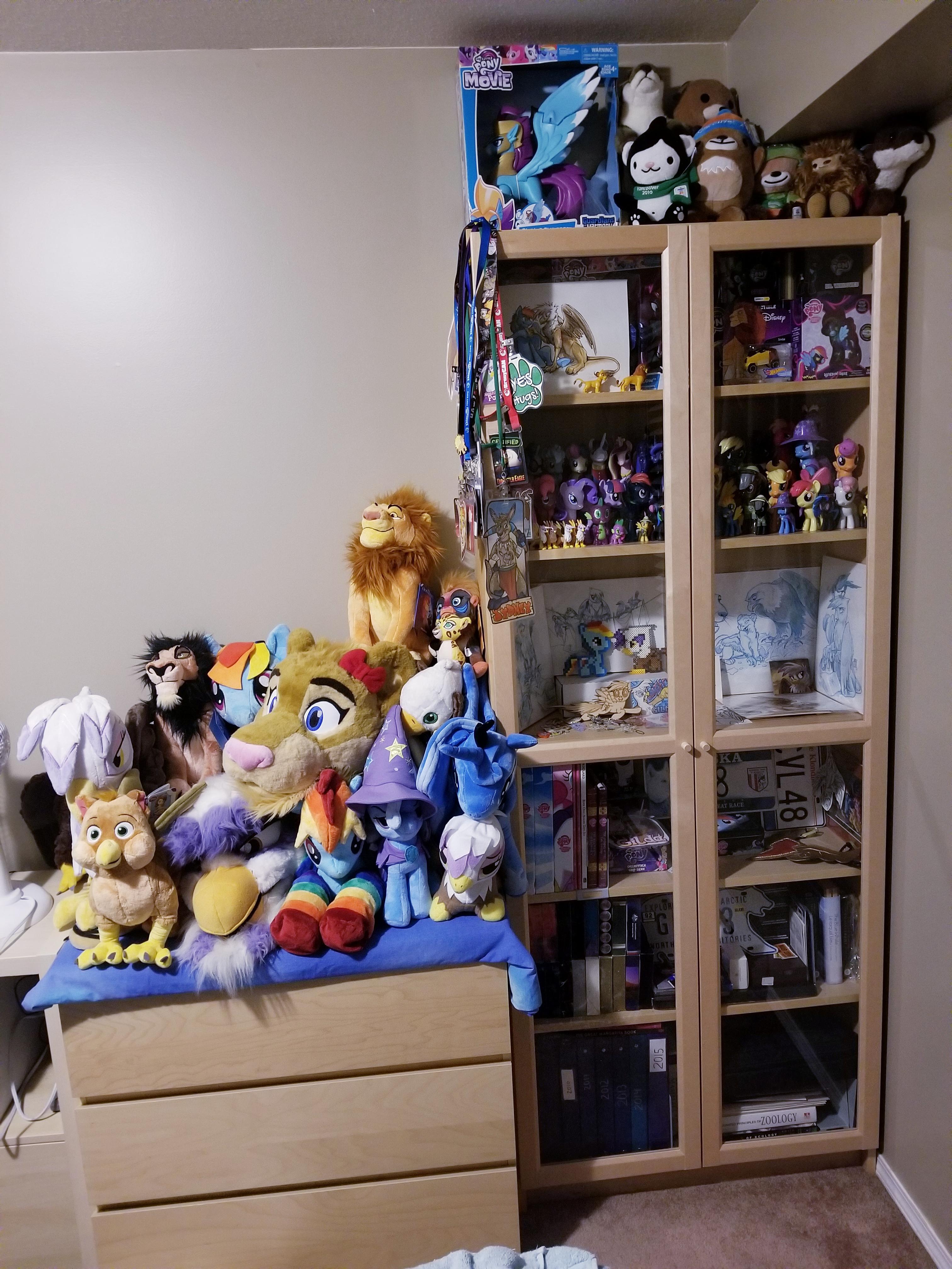 I just mounted Oxberg doors to a Pre2014 Billy bookshelf. I feel like