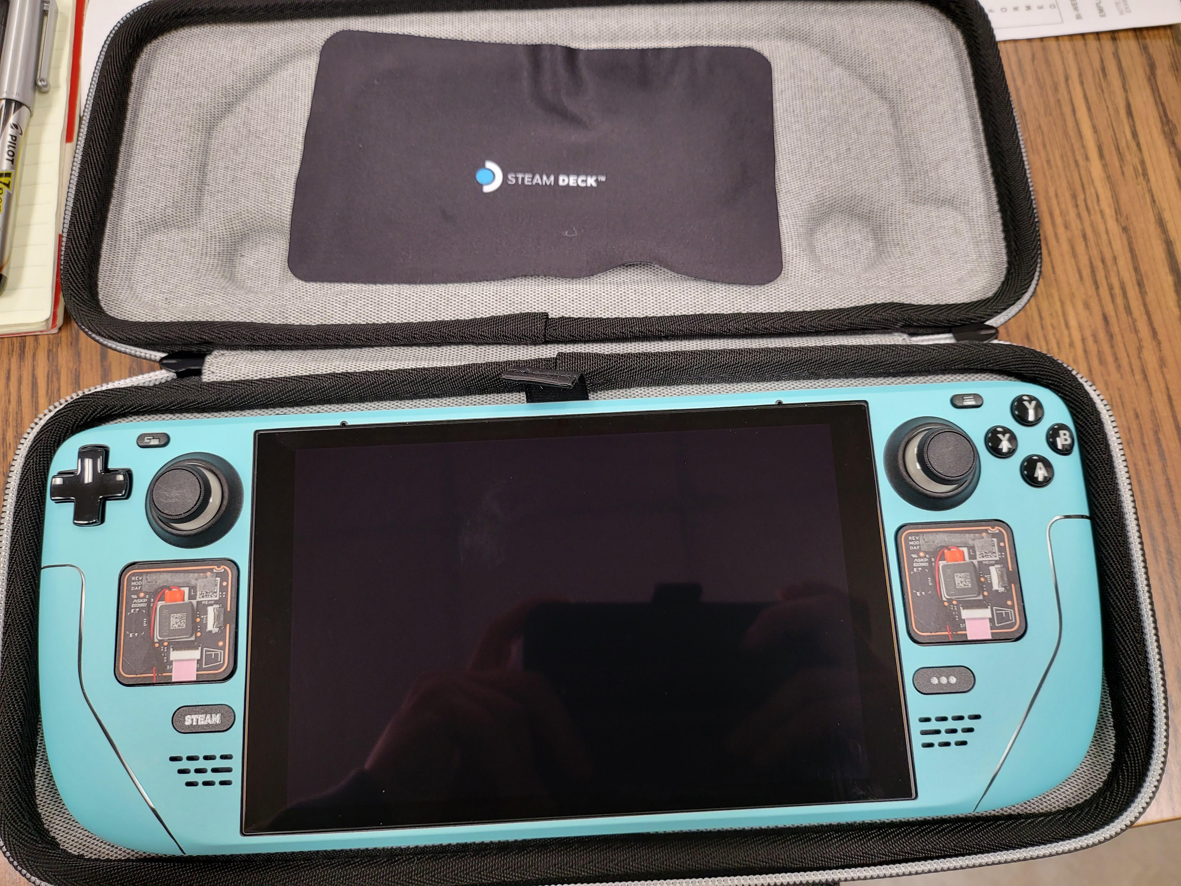 finally got my skin and tempered glass screen protector r/SteamDeck