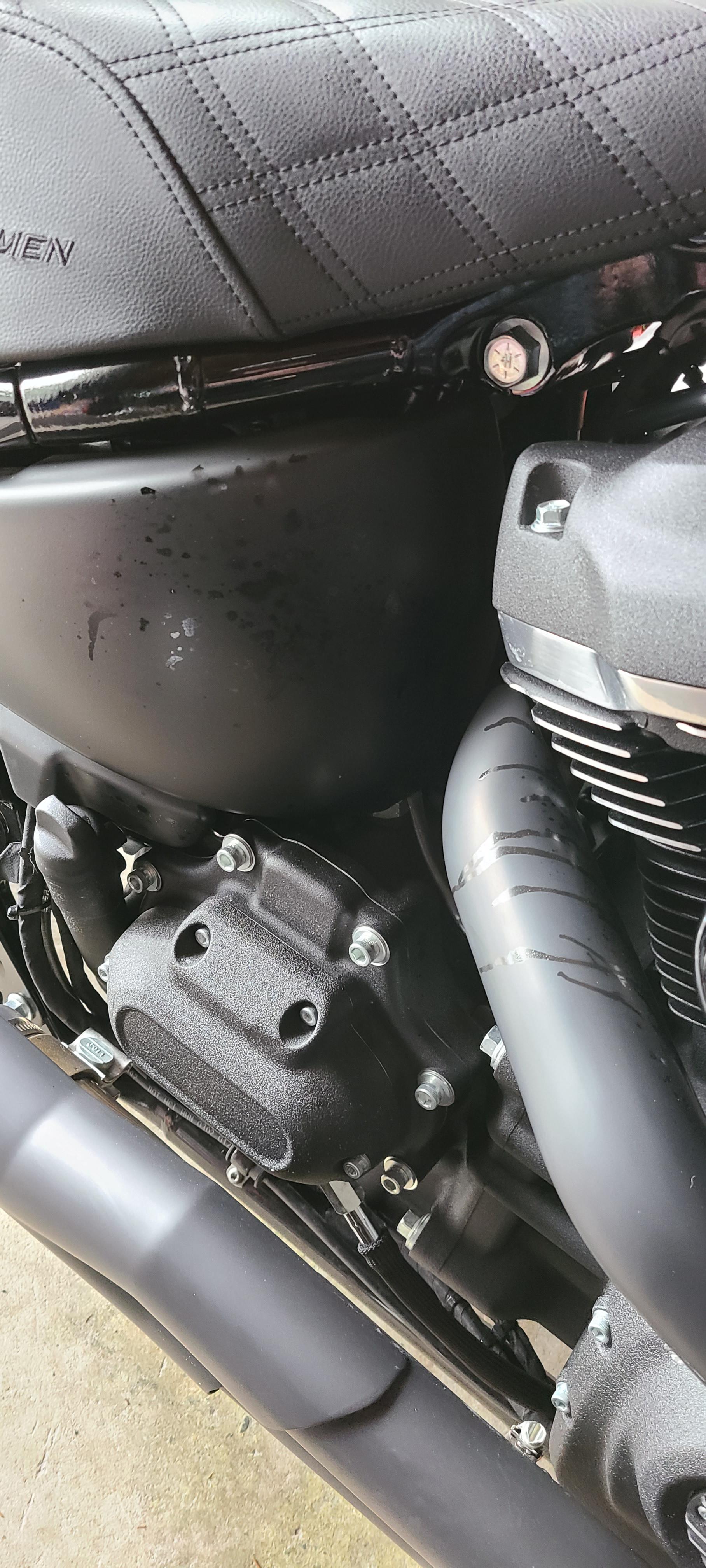 Any solutions to oil spray from air cleaner? S&s cleaner on M8. : r/Harley