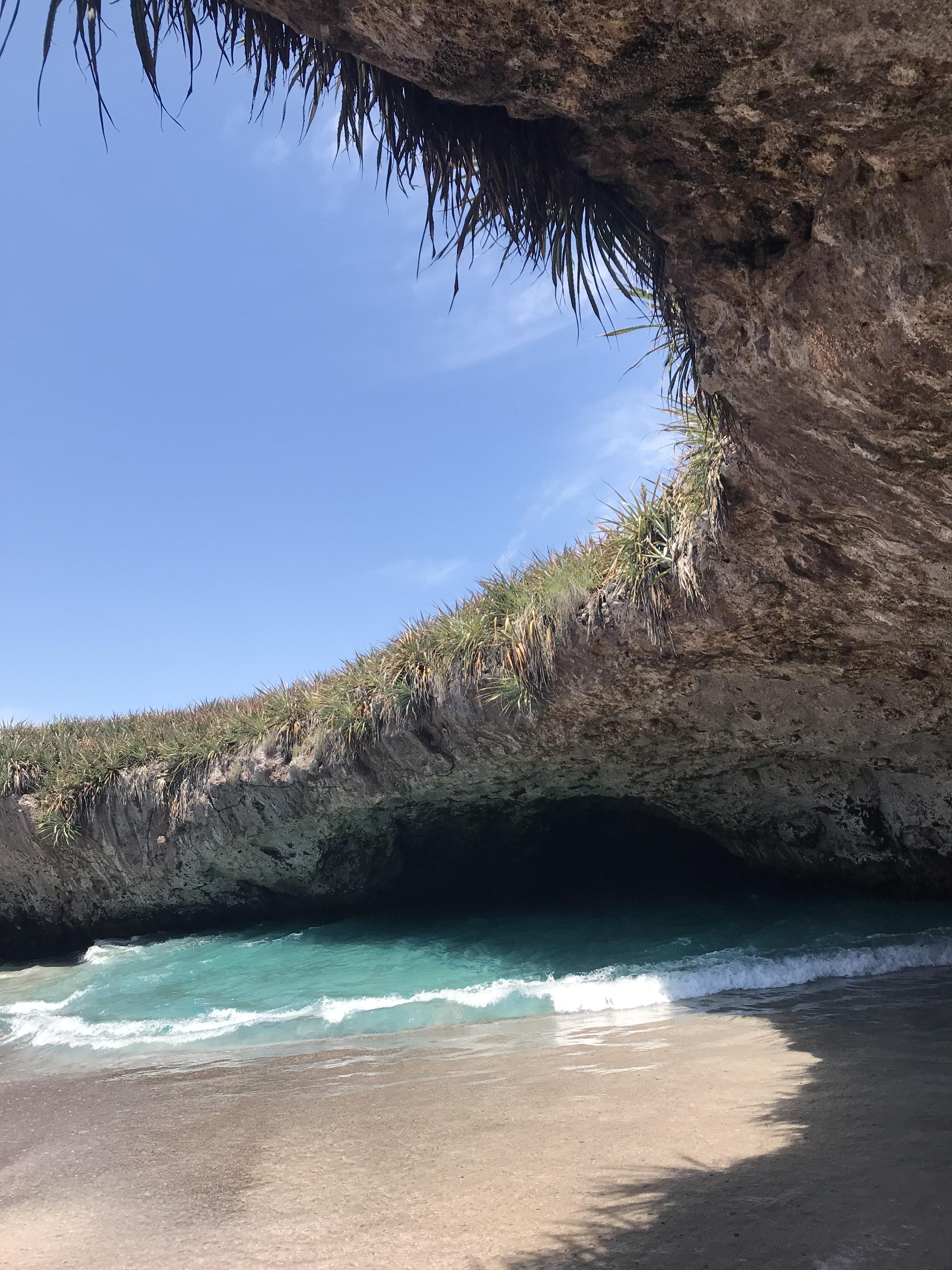 Hidden beach in Mexico r/mildlyinteresting