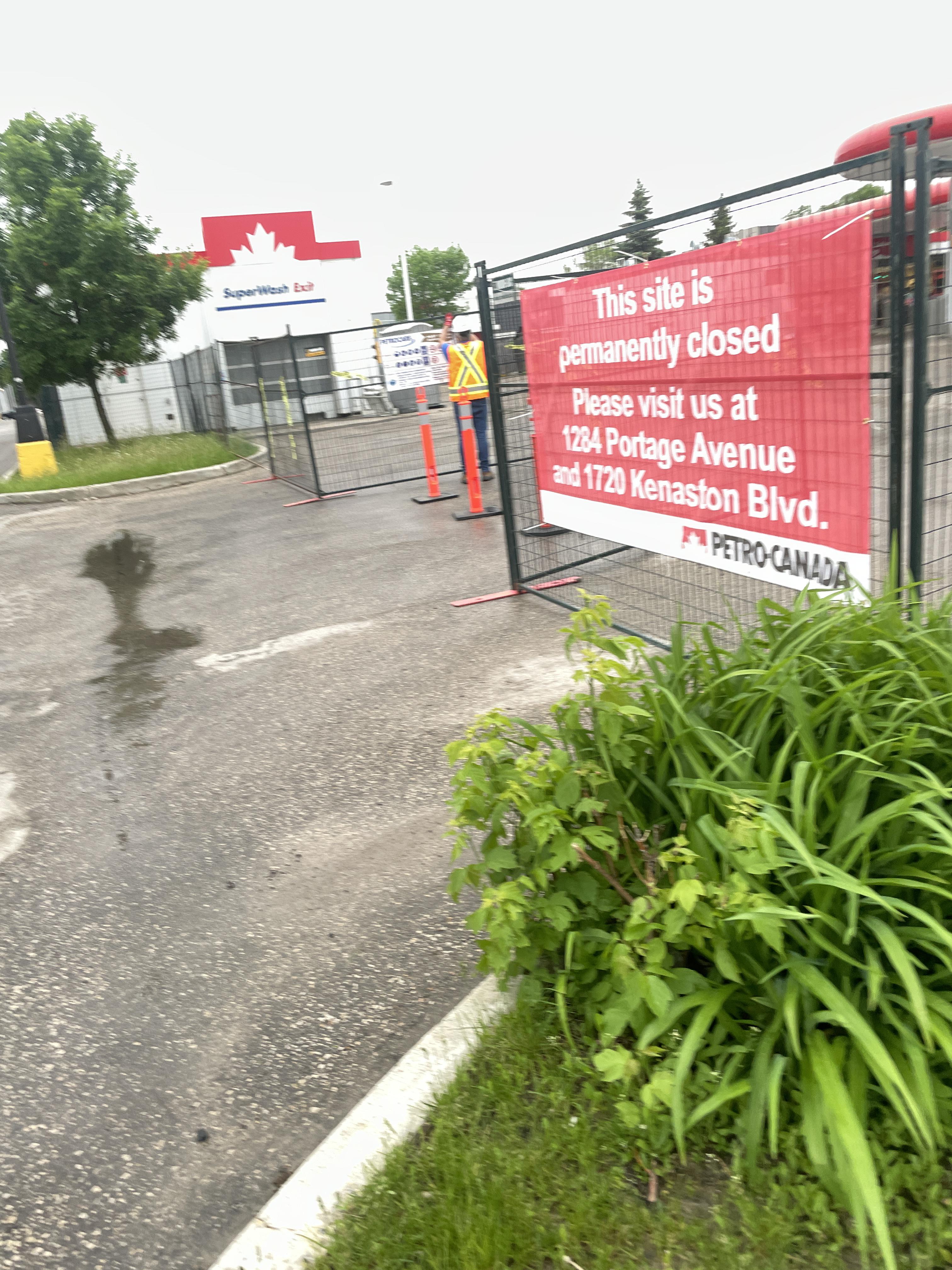 Petro Canada Grant Park Closed r/Winnipeg