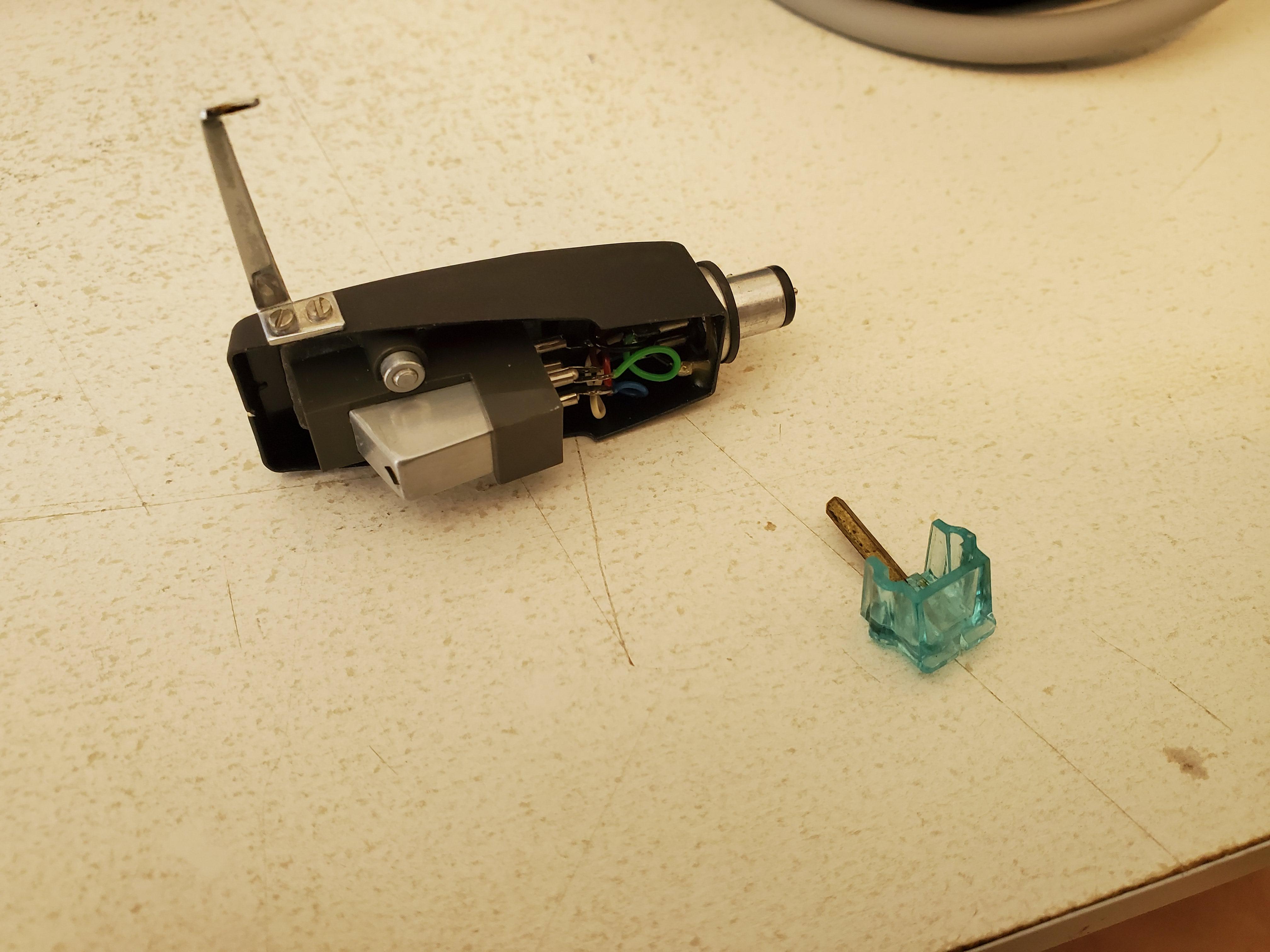 Can anyone help me identify this cartridge and stylus from a Sony PST2