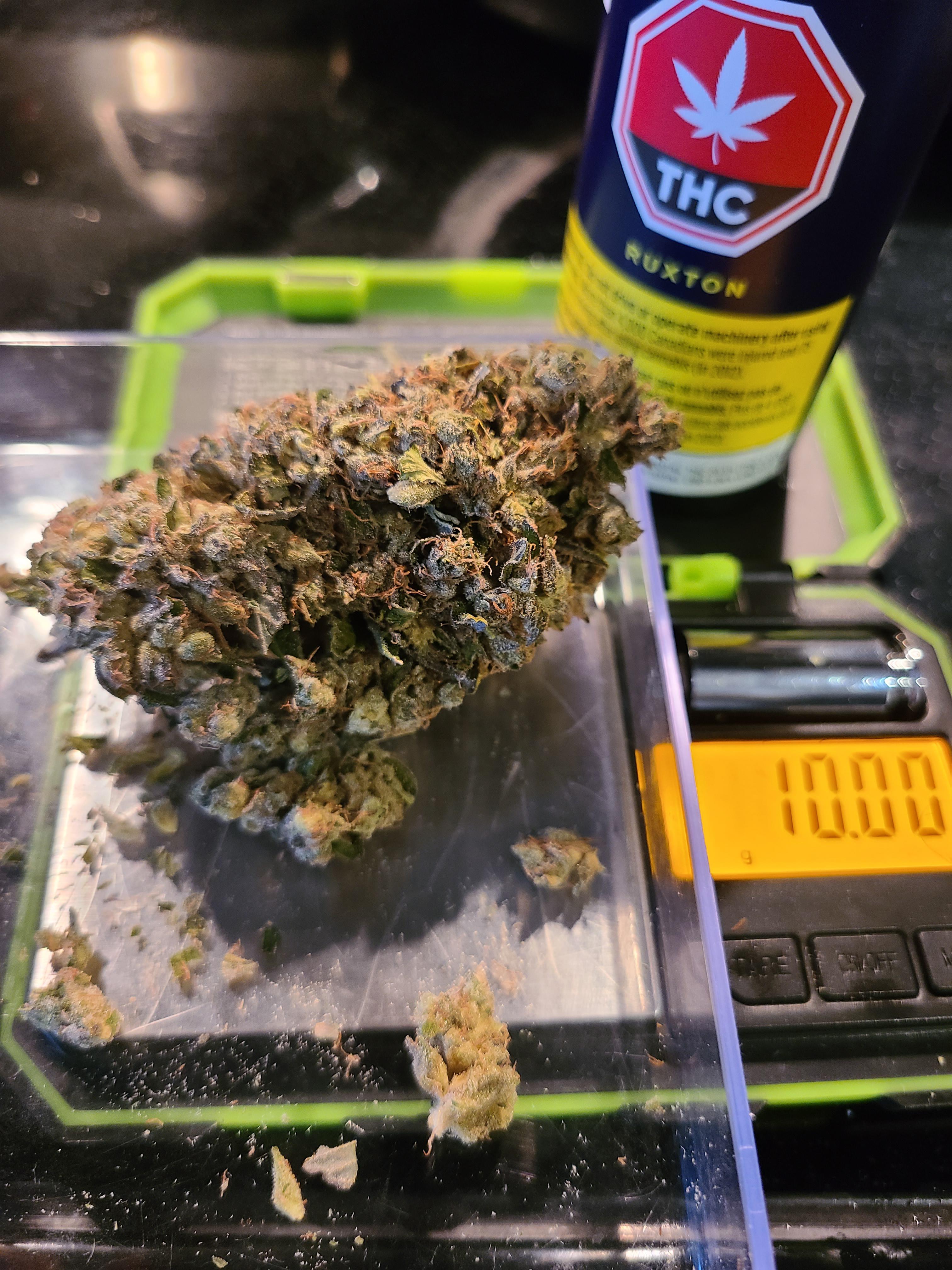 Broken Coast Ruxton. Almost 10g nug. 20.8 packed Dec 11th. Smells like fuel TheOCS