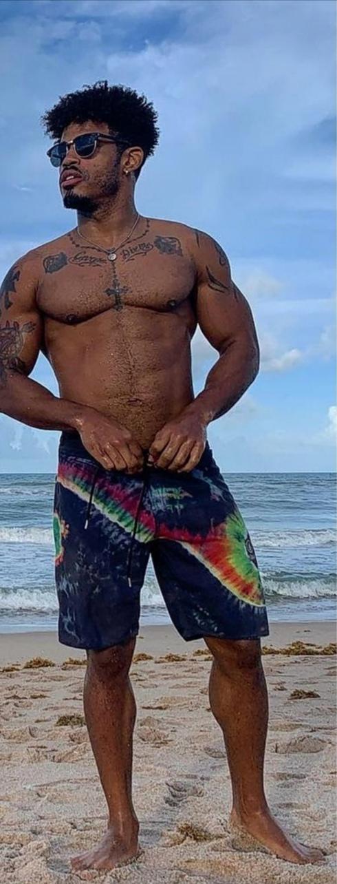 Wes Lee : WrestleWithThePackage