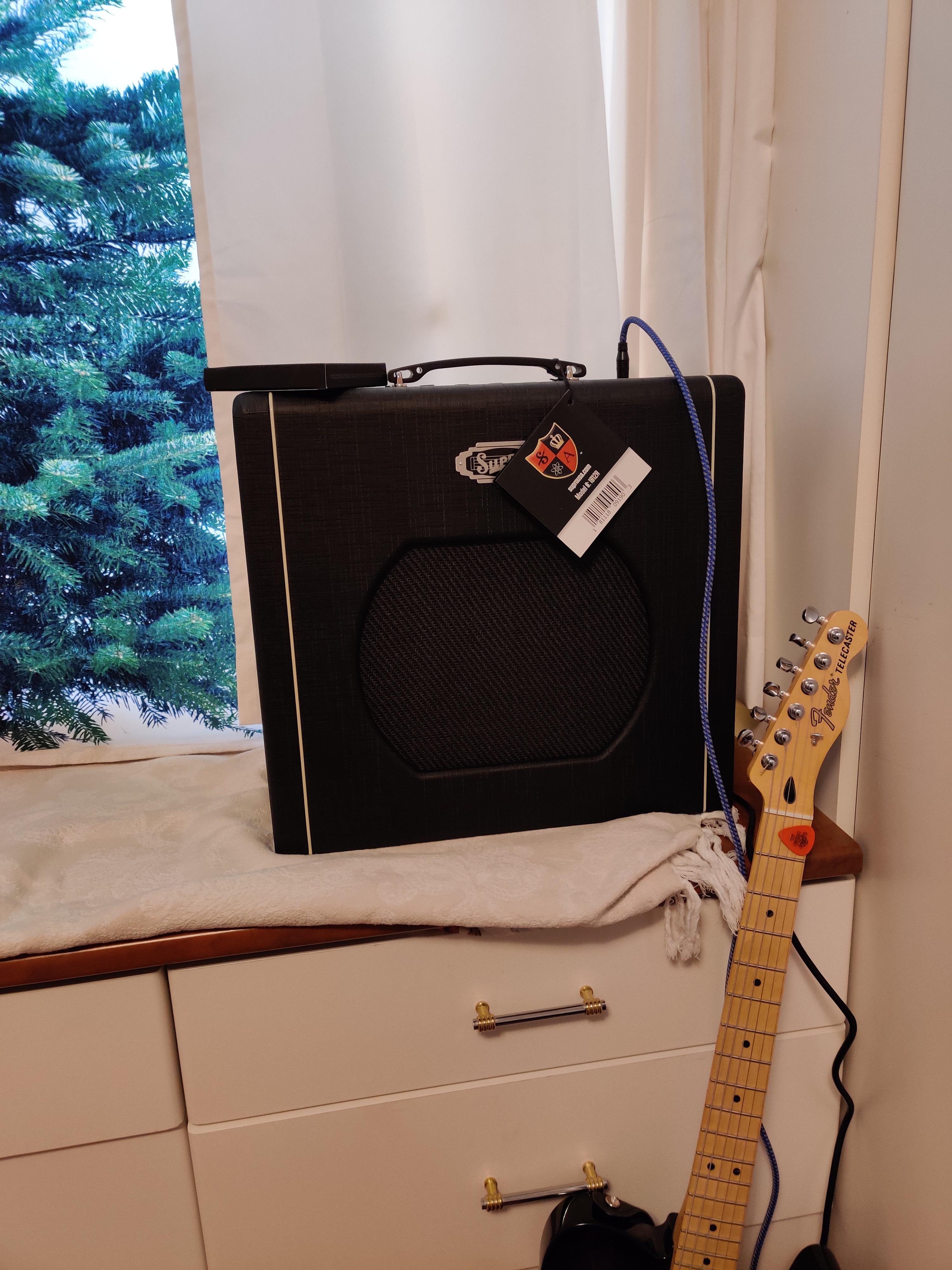 New Bedroom Amp Day I unprettied the bedroom r/GuitarAmps