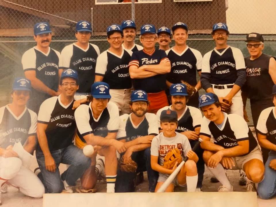 My dad's bar softball team, 1985 r/OldSchoolCool