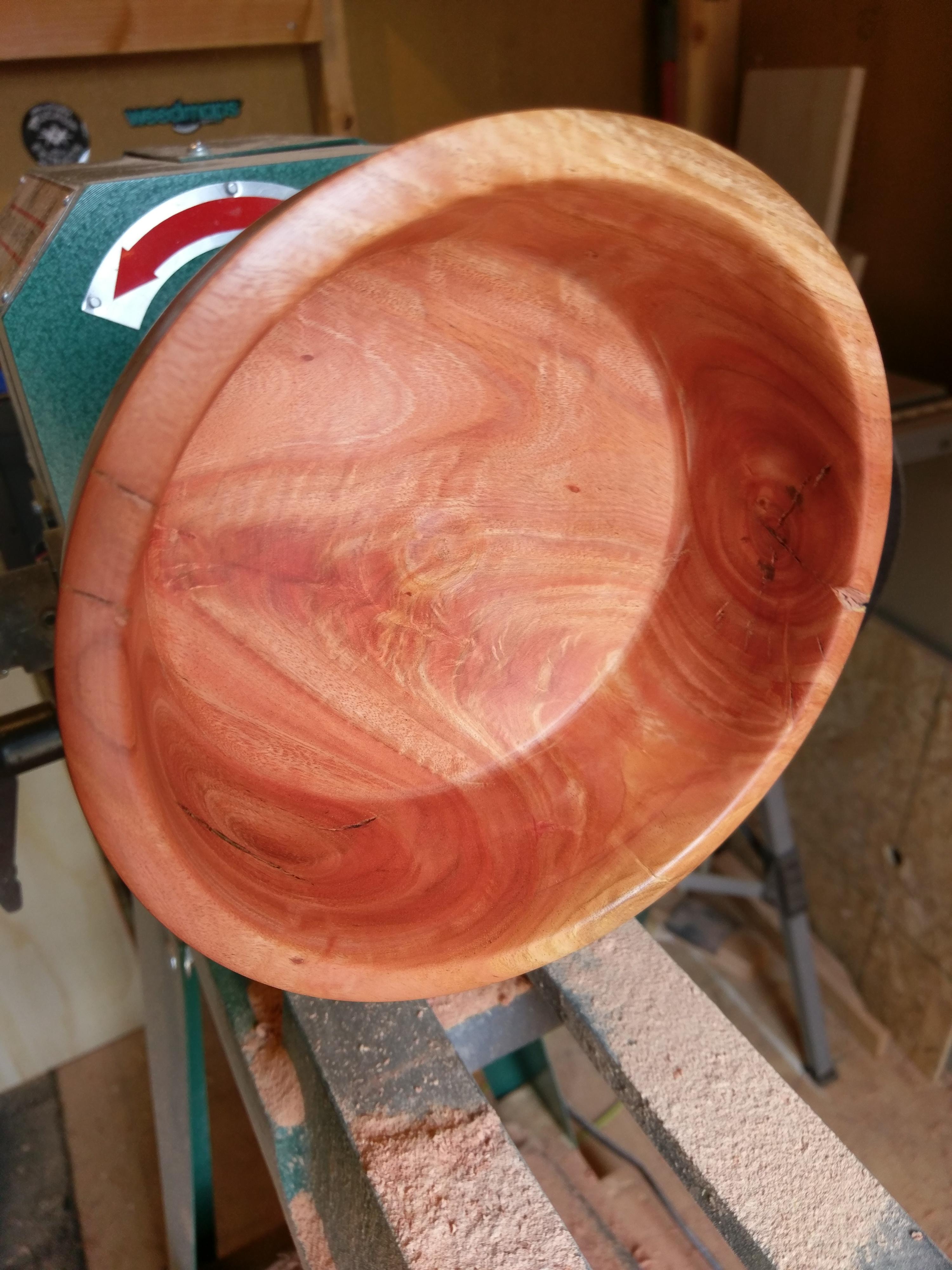 Another eucalyptus bowl! r/turning