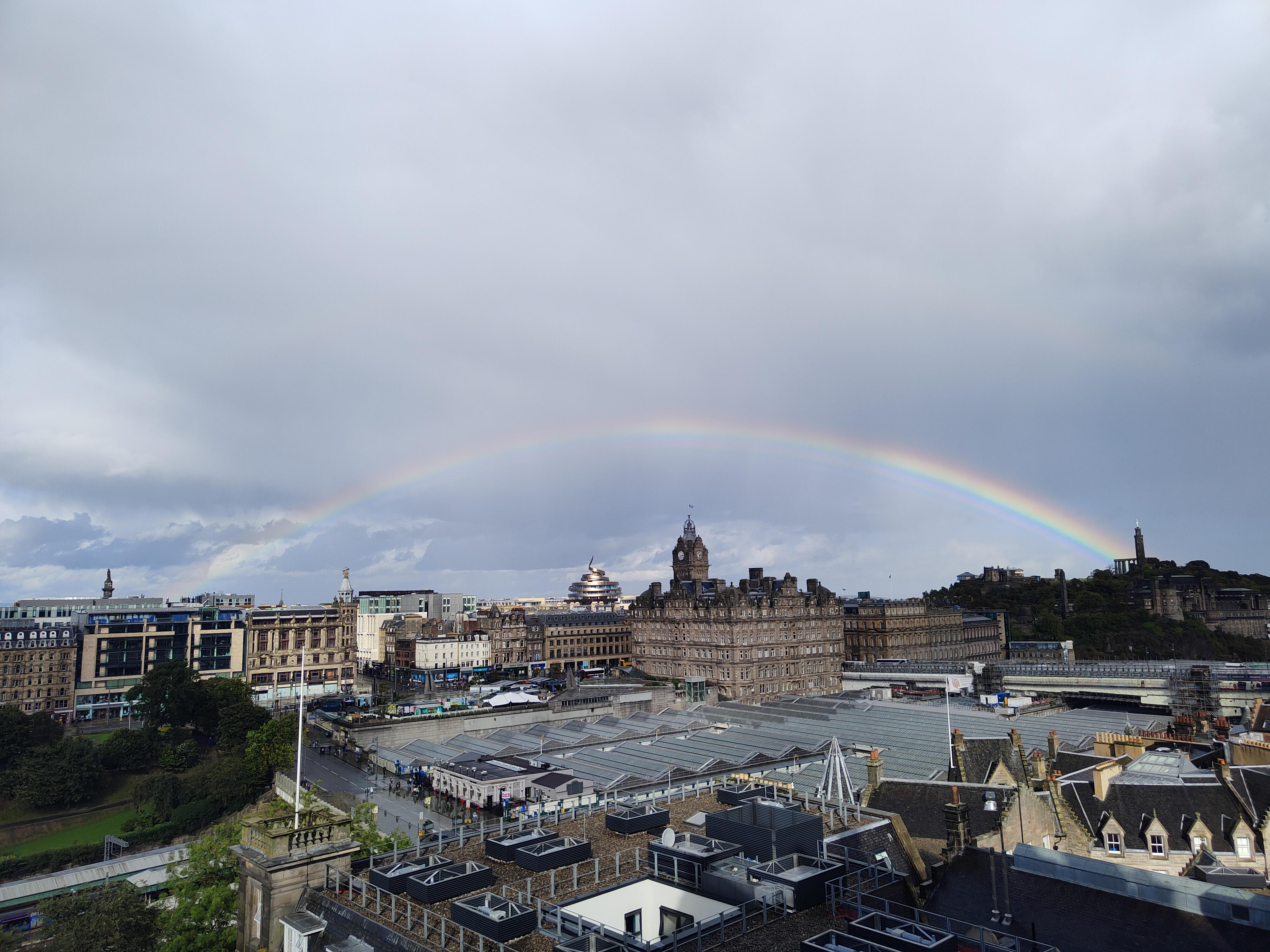 Casual rainbow in Edinburgh r/CasualUK