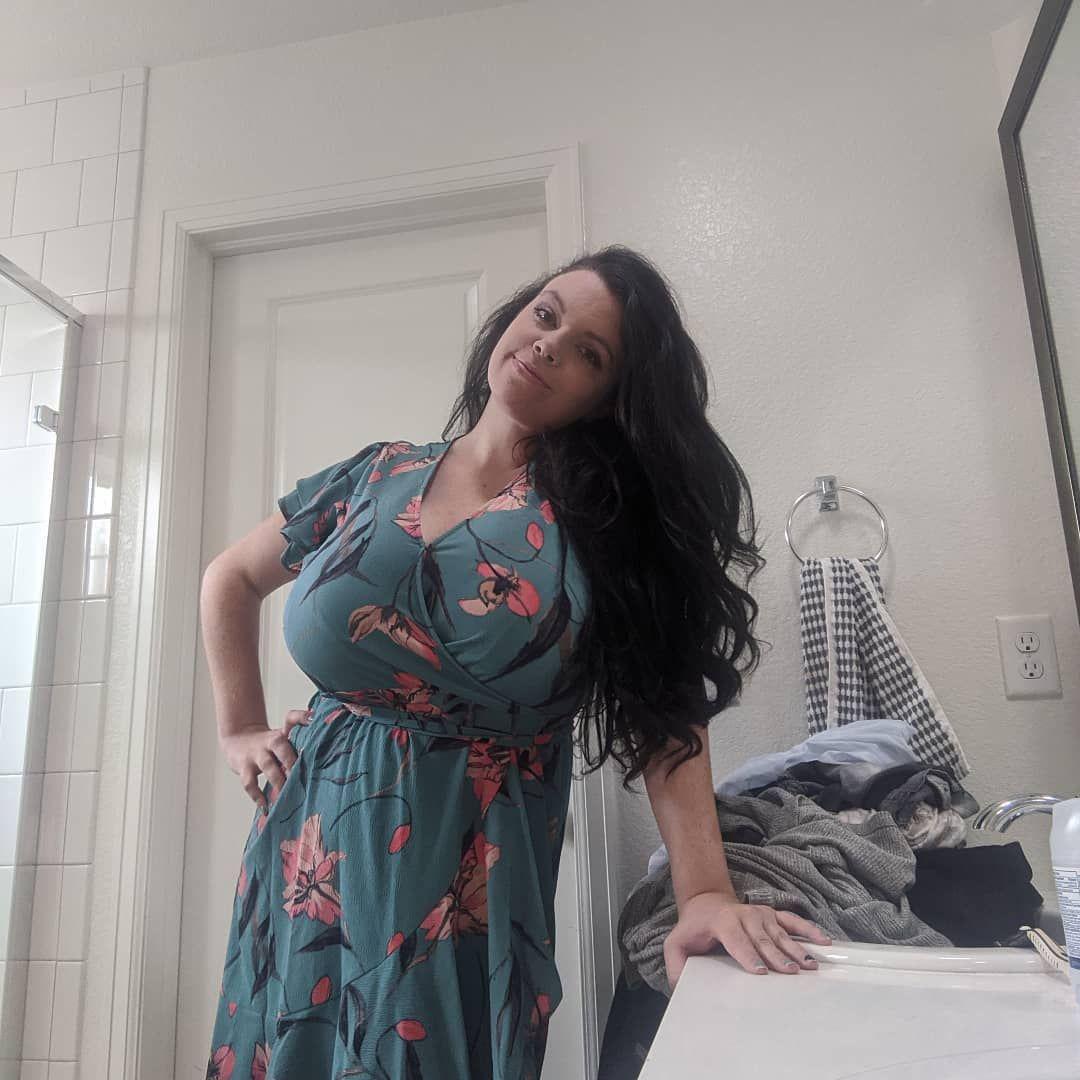 Lovely Lilith r/2busty2hide