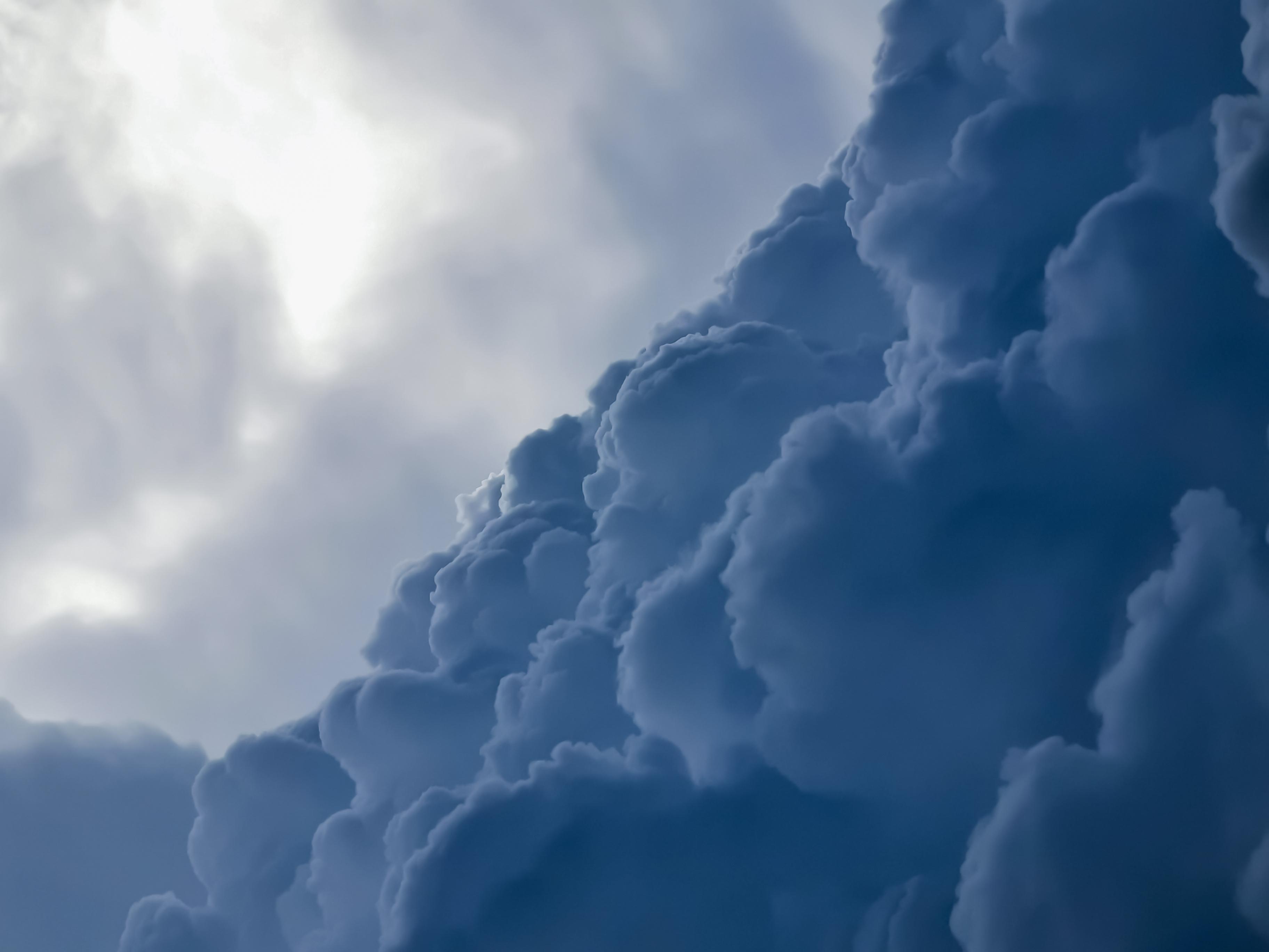 I zoomed in on some clouds. r/CloudPorn