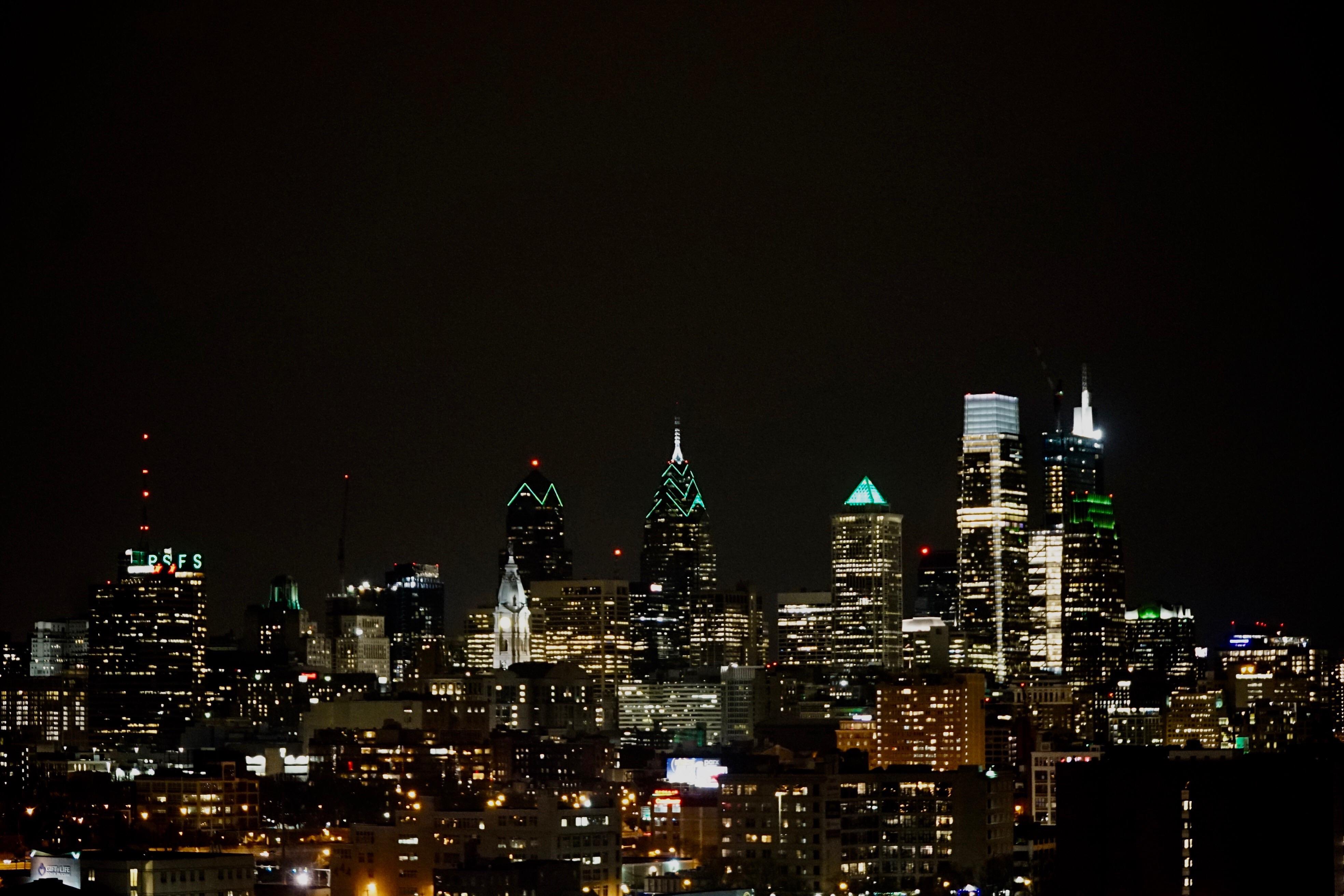 Philly skyline goes green. r/philadelphia