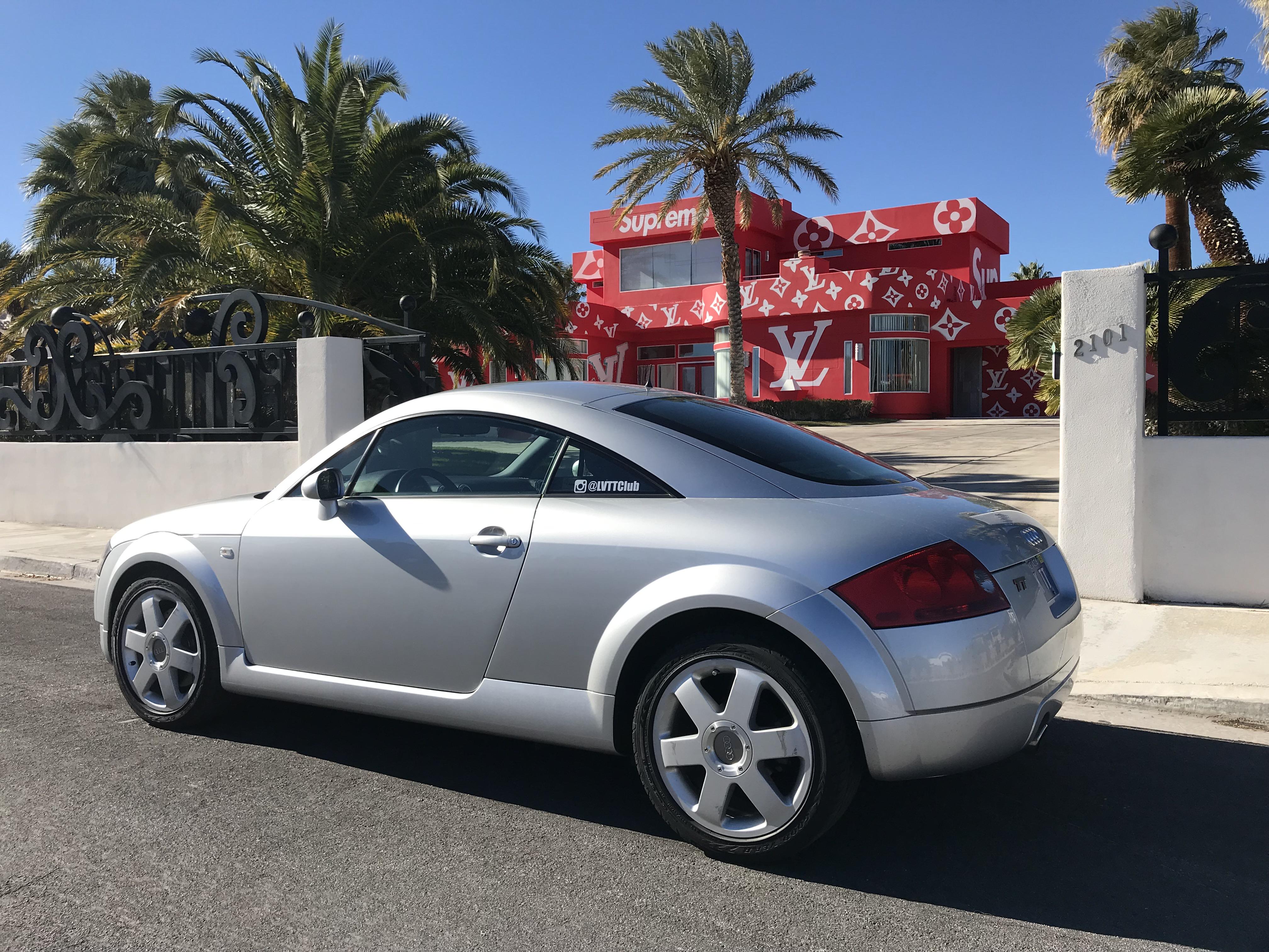 2000 Audi TT in front of the Graffiti Mansion in Las Vegas Audi