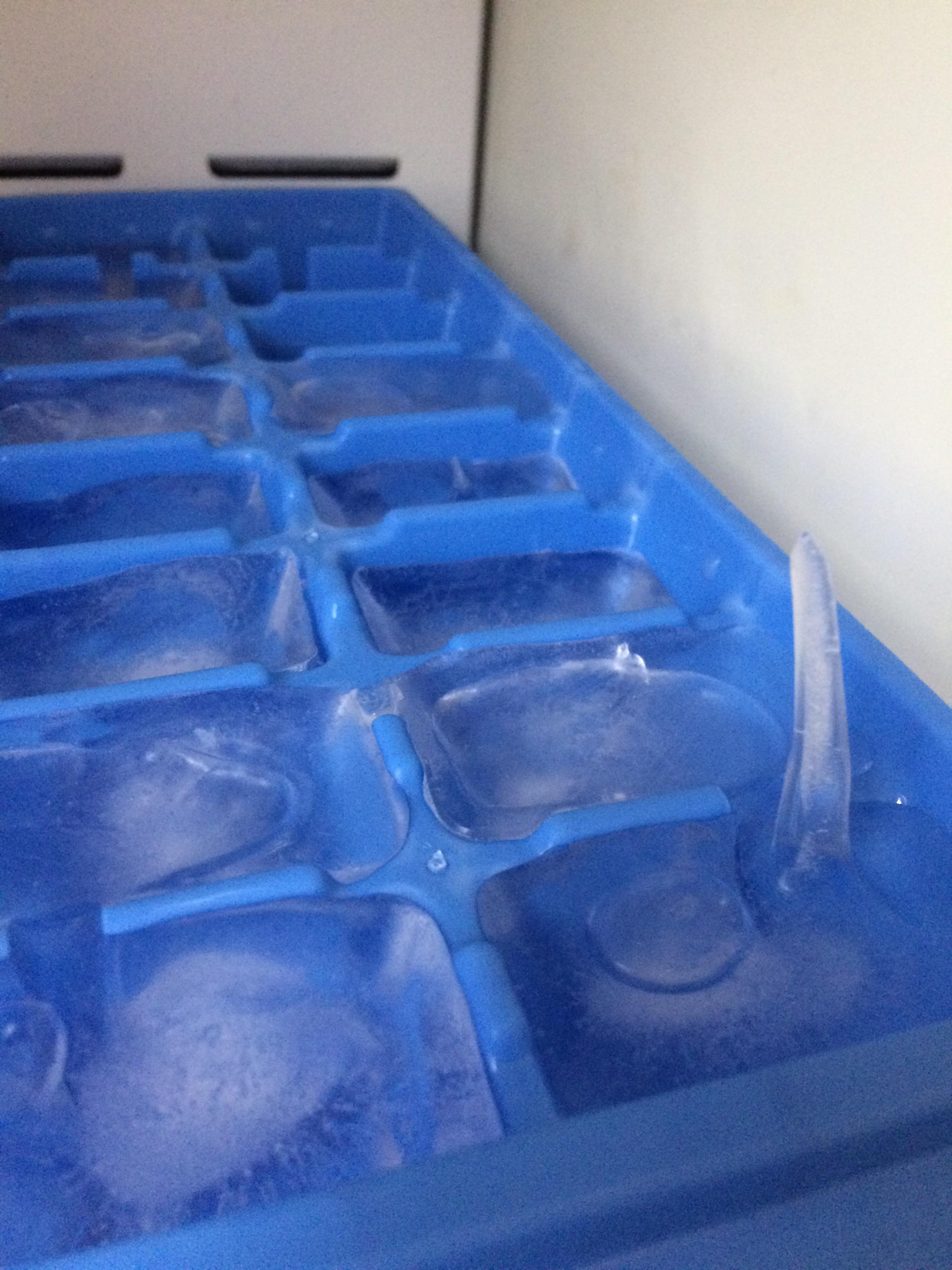 This weird upside down icicle on my ice cube r/mildlyinteresting