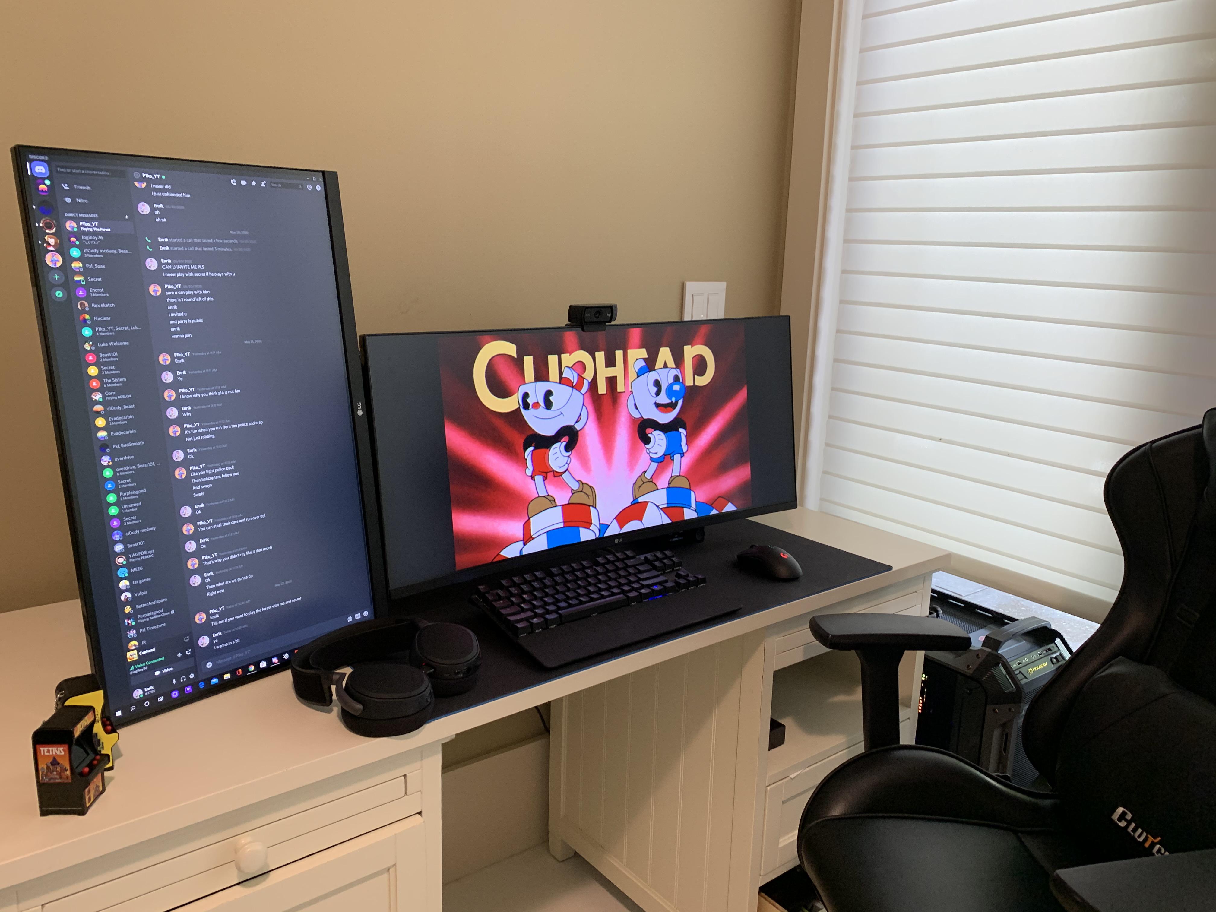 Two 144 Hertz monitors r/battlestations
