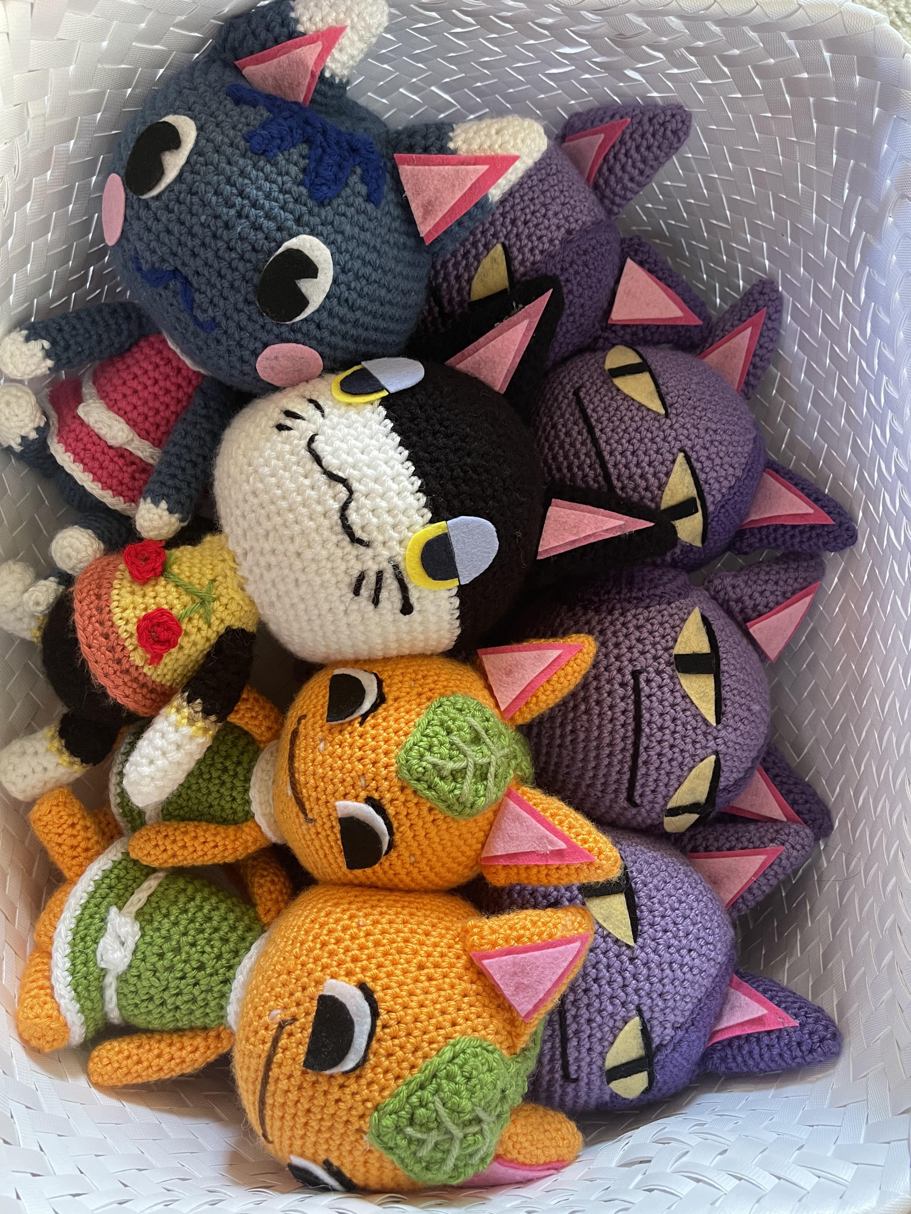 My bucket of Animal Crossing cats. They bring me so much joy. 😂🥺💜 r