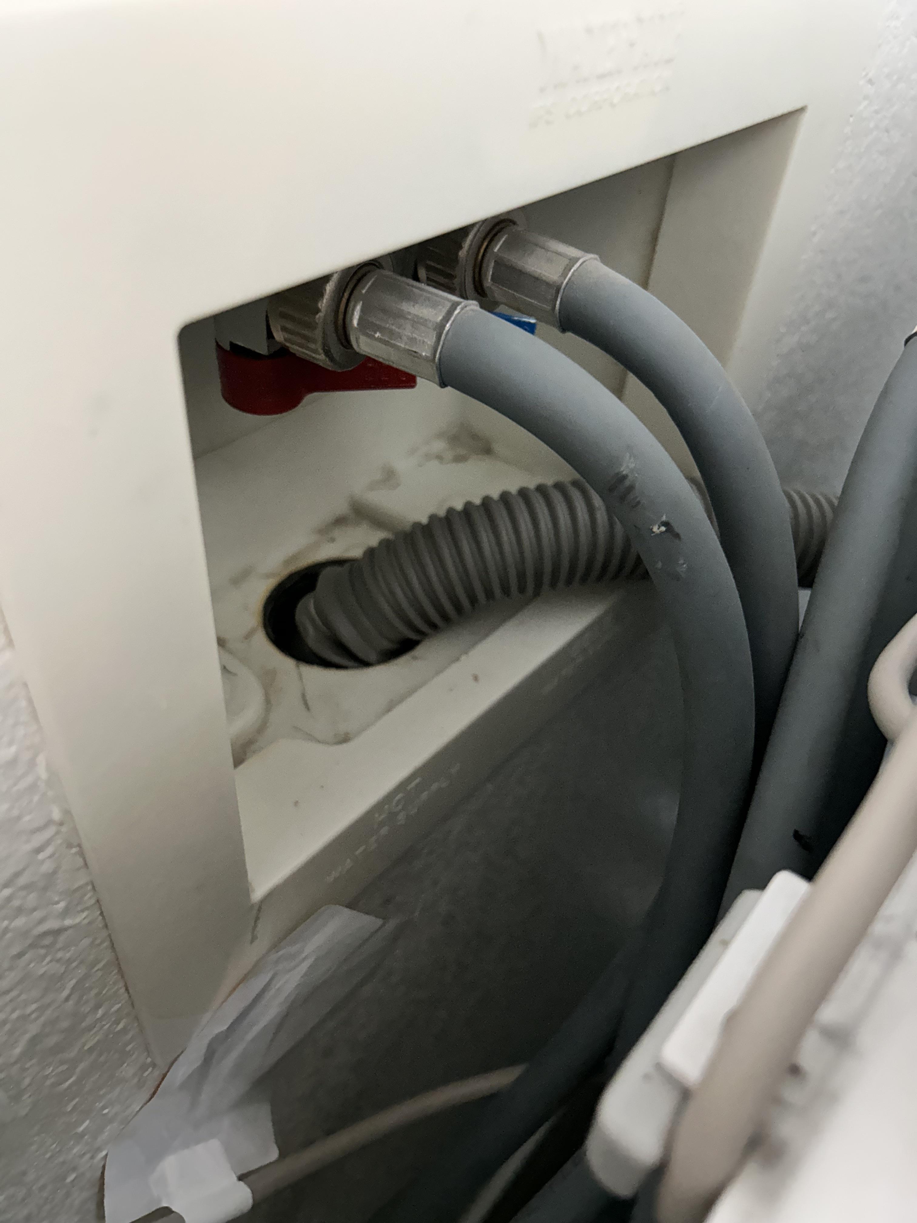 Did I install this washing machine drainage pipe right? r/DIY