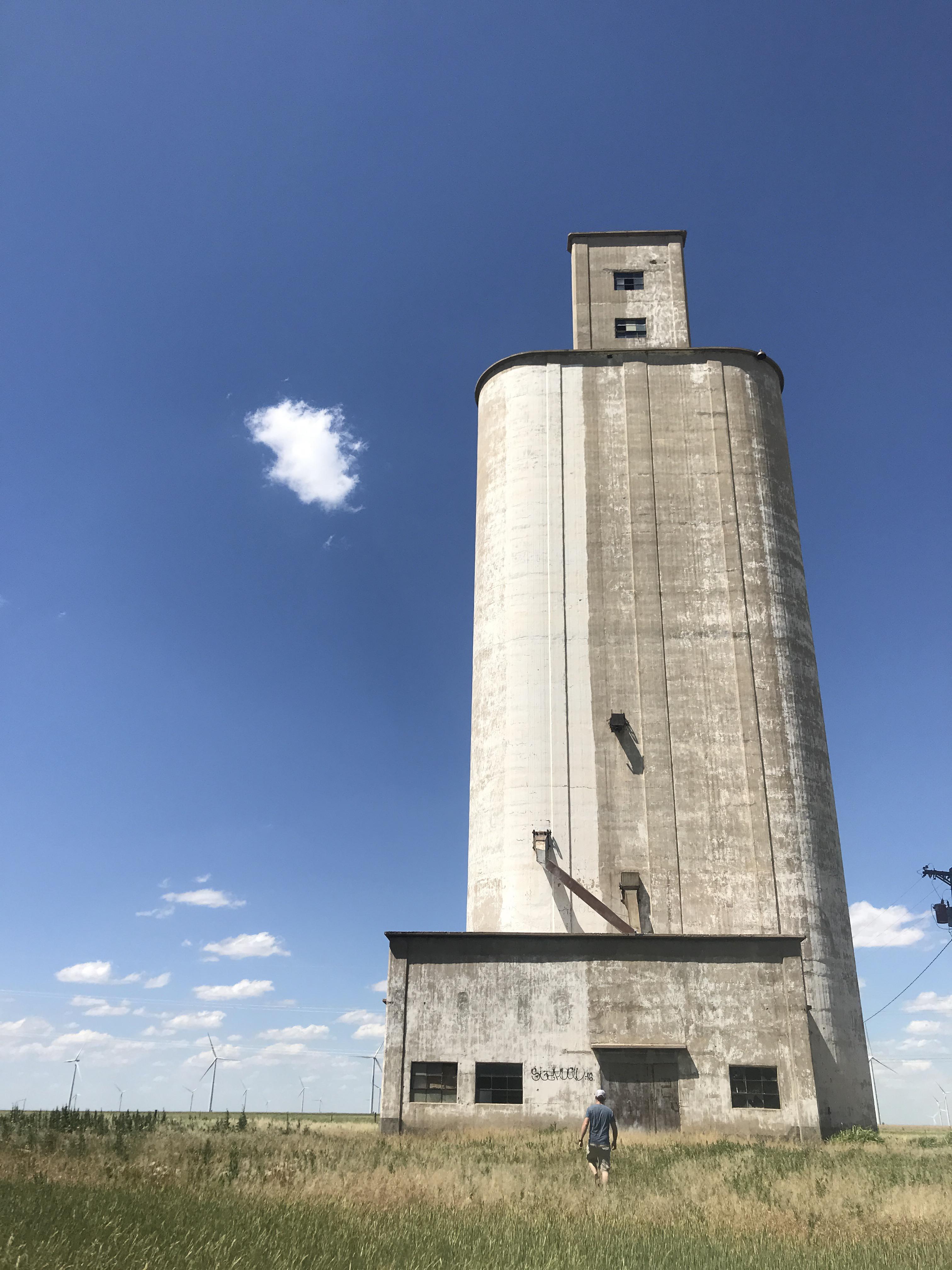 Abandoned Grain Elevator, Adrian, TX (OC) r/AbandonedPorn