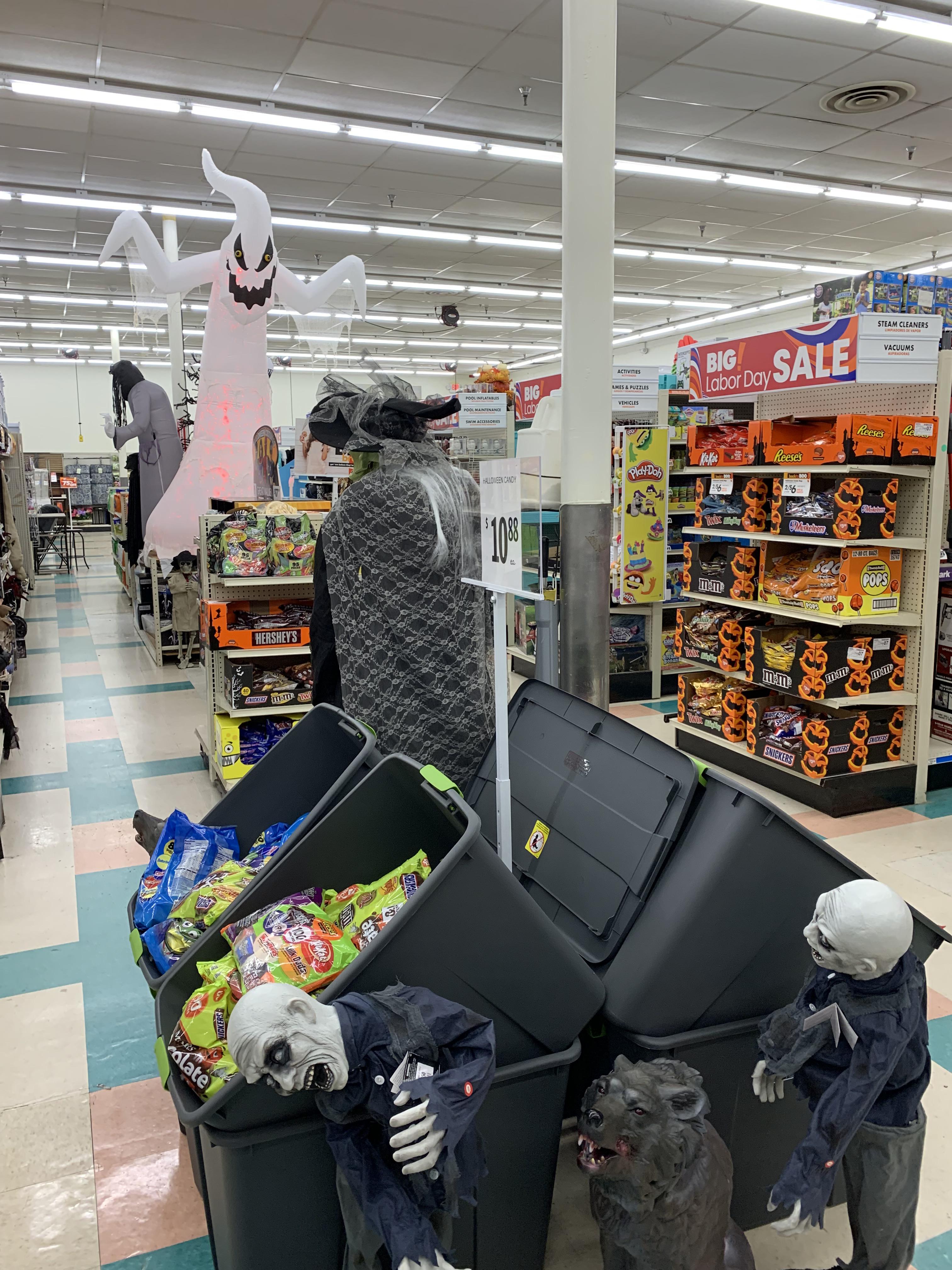 Now Big Lots has their Halloween 🎃 stuff out!!!! Hope this helps get my fellow Halloween lovers