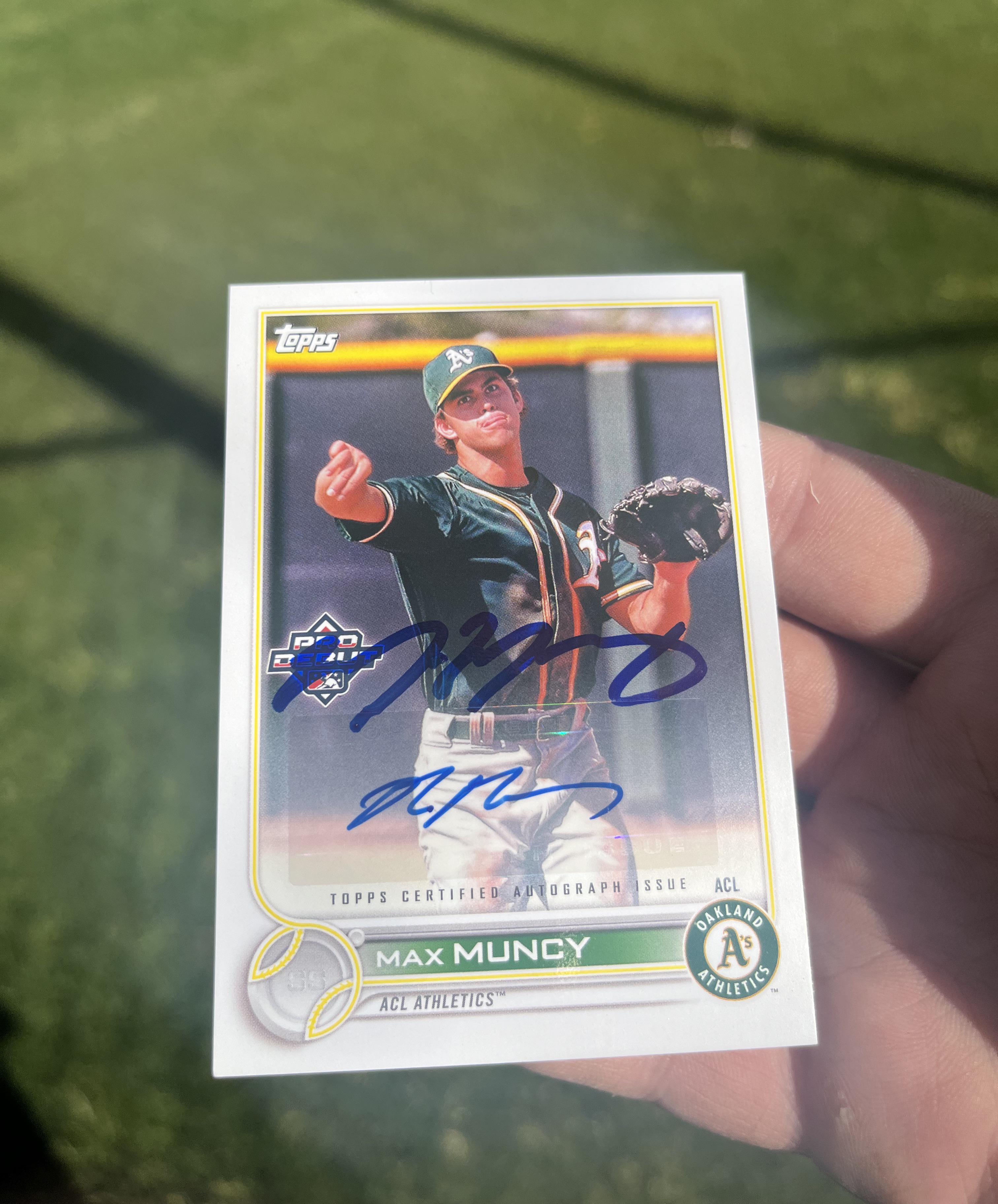 As many of you have heard Topps put Dodgers Max Muncy's auto stickers