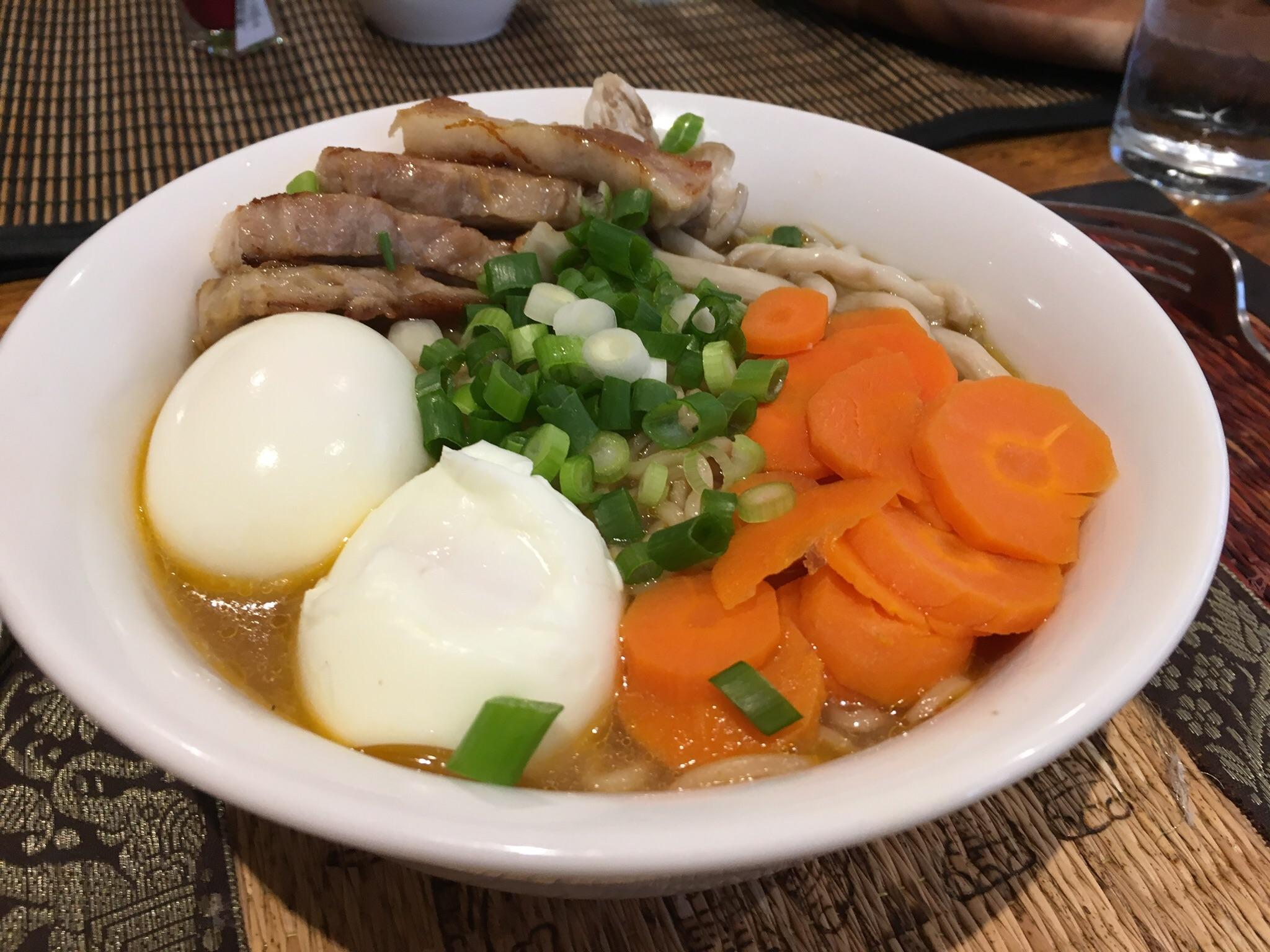 [Homemade] Instant Ramen with steamed shimeji mushrooms and carrots, leftover Christmas pork and