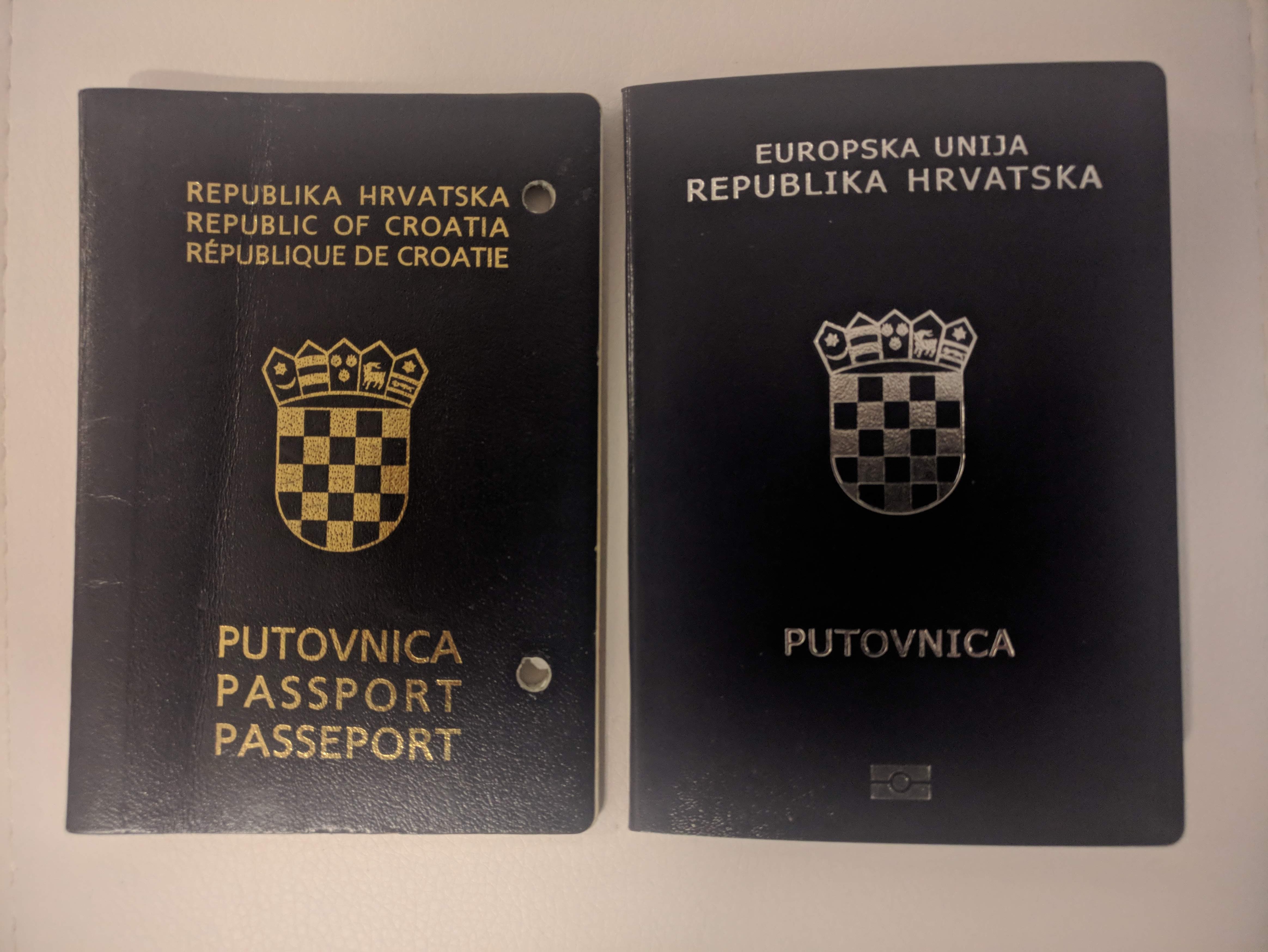 Finally got my EU passport. And it's blue too! r/europe