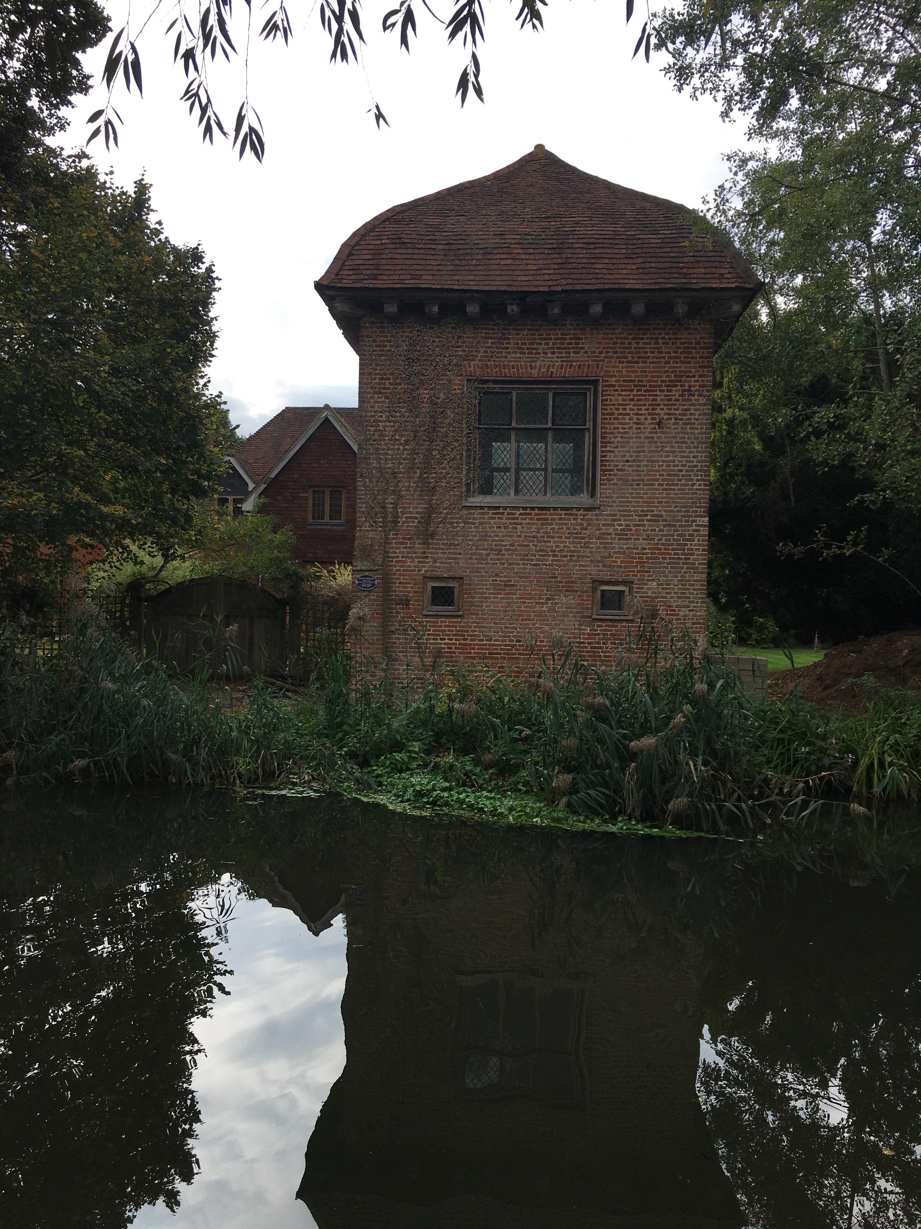 John Donne’s summer house Pyrford lock r/britpics