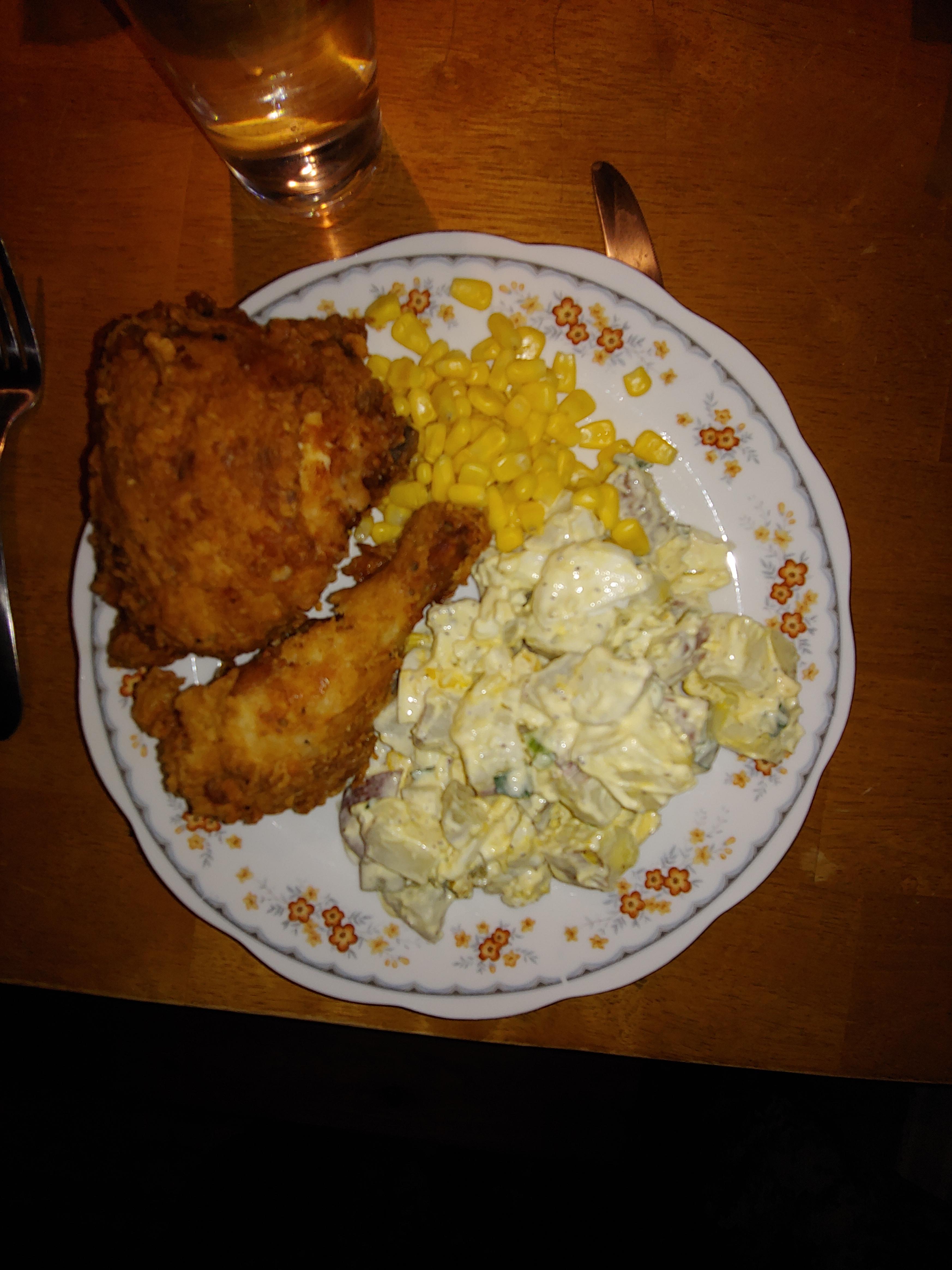 [Homemade] Buttermilk fried chicken, potato salad and corn. r/food