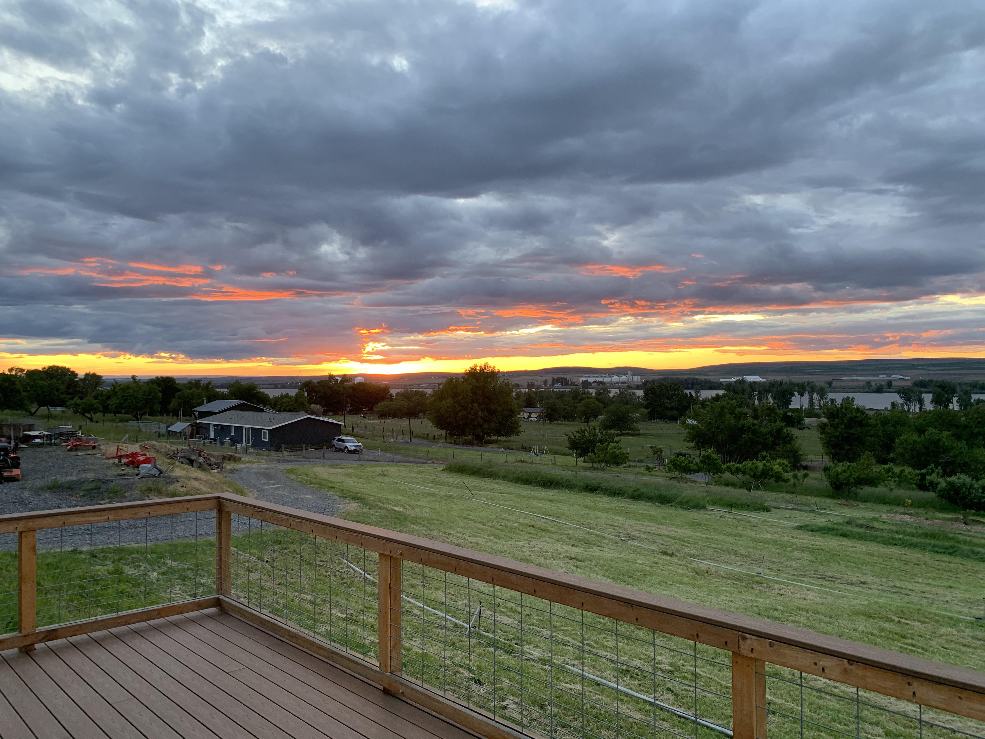 Sunset in Umatilla. Escaping the city. r/Portland