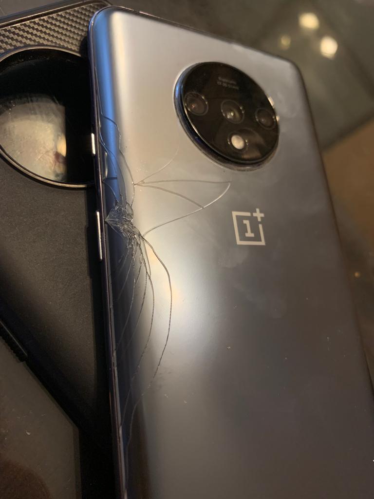 Never dropped my device.. phone defect? r/oneplus7t