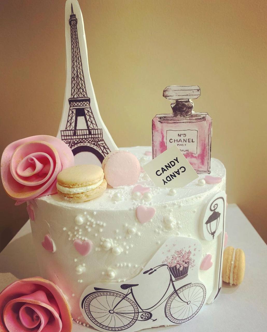 Eiffel Tower, beautiful cake r/DessertPorn
