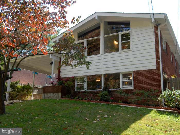 I'm thinking of putting an offer on this house... Mid_Century