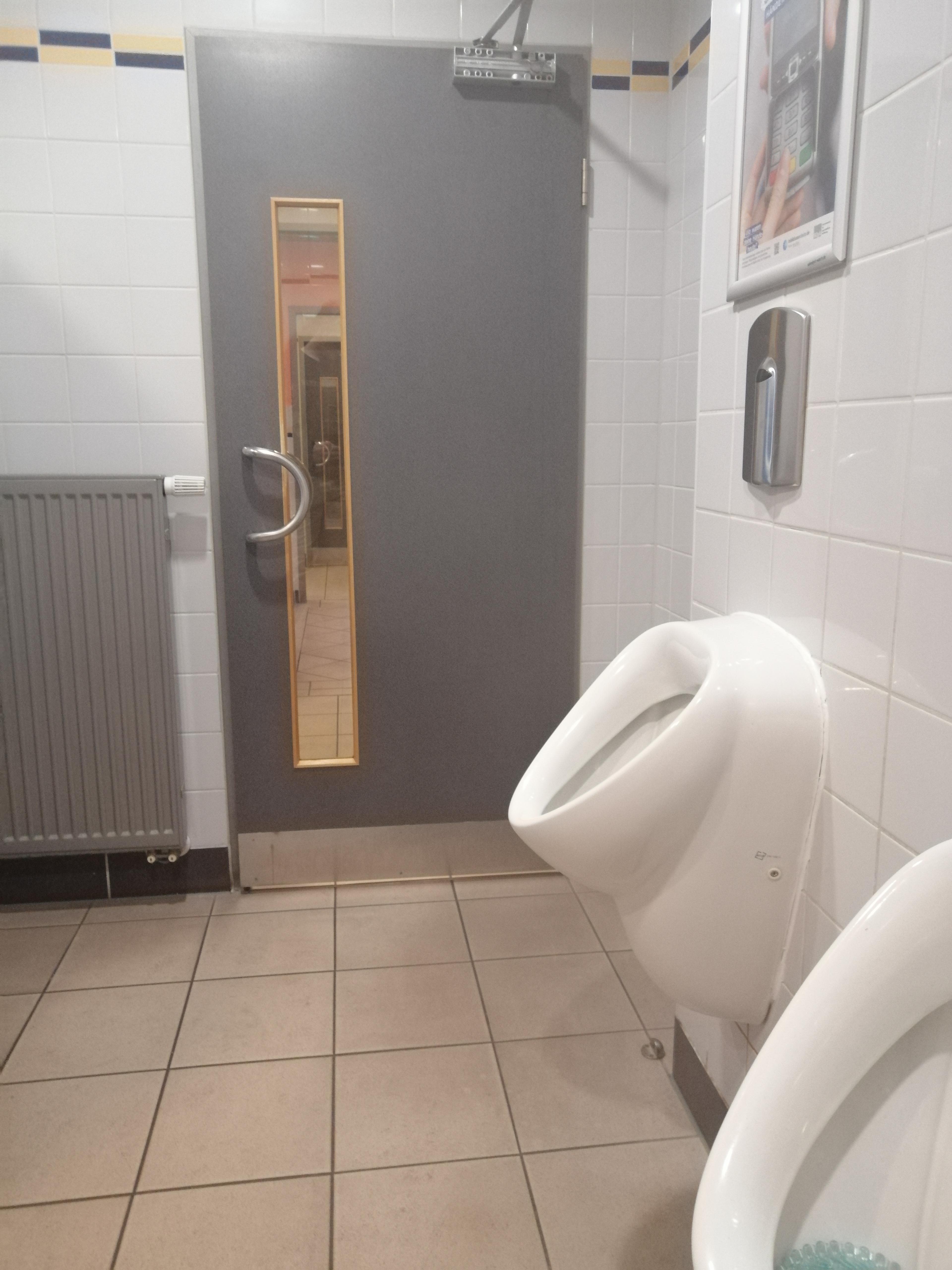 men's toilet with revealing view into the women's toilets r/UrinalDesign