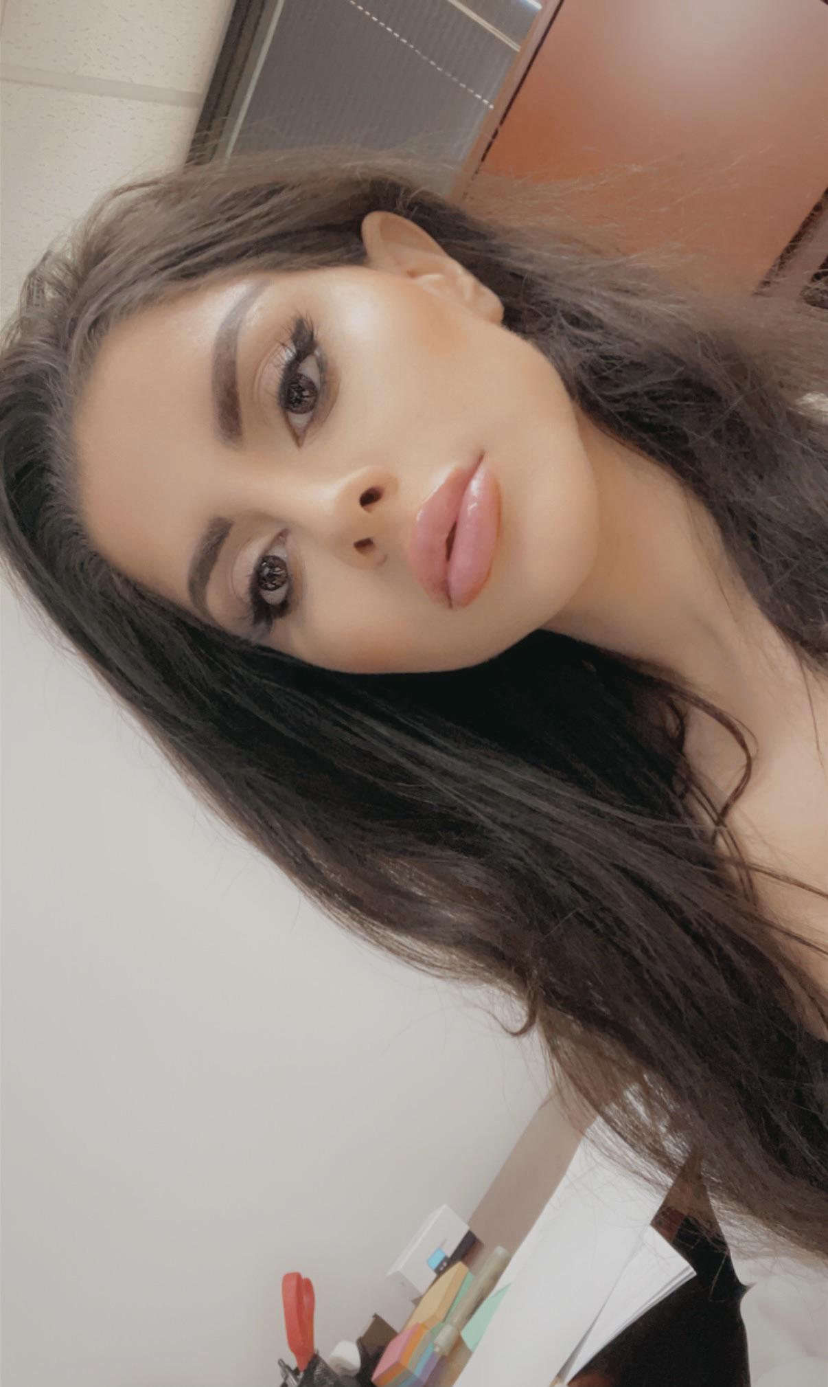 Persian beauty for the win : selfie